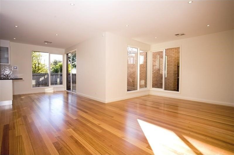 2/18 Shoobra Road, Elsternwick image 3