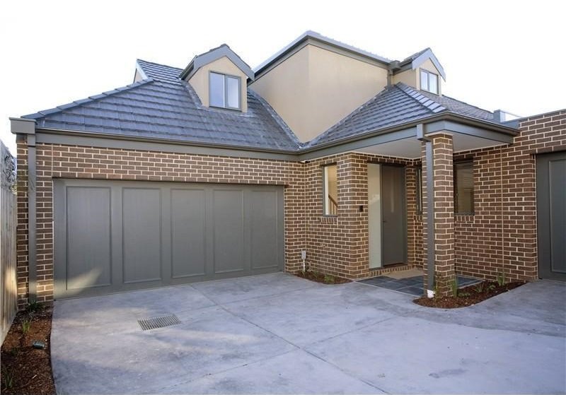 2/18 Shoobra Road, Elsternwick image 1
