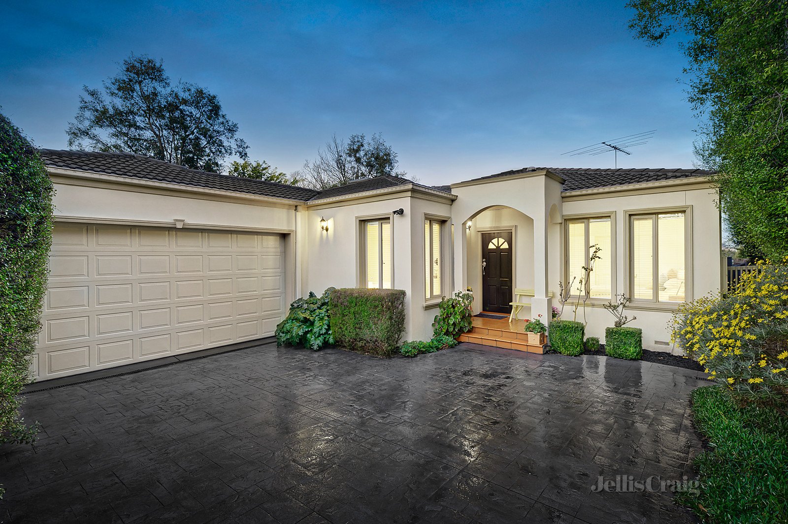 2/18 Sunhill Road, Templestowe Lower image 1