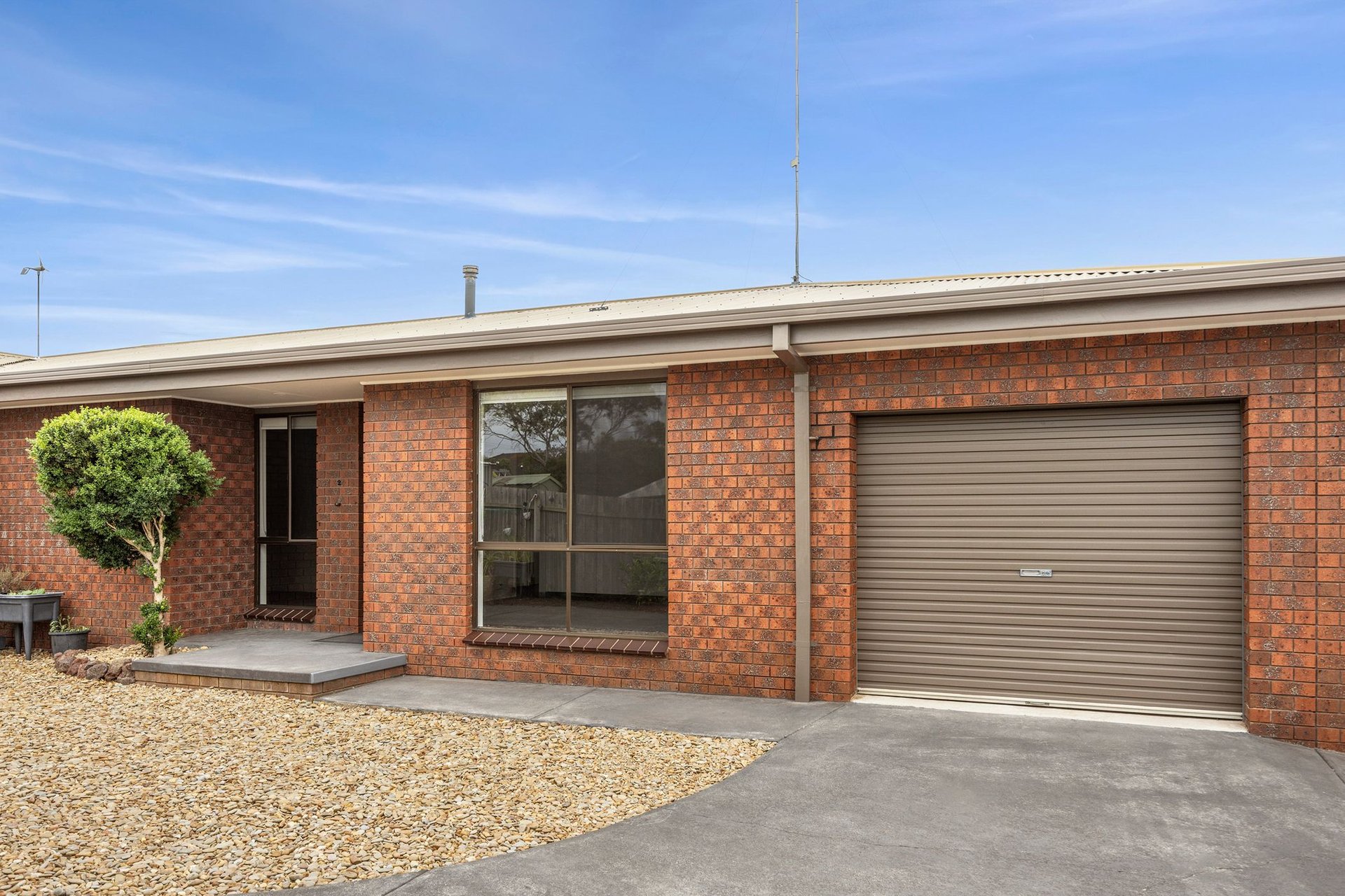 2/18 The Avenue, Belmont image 1