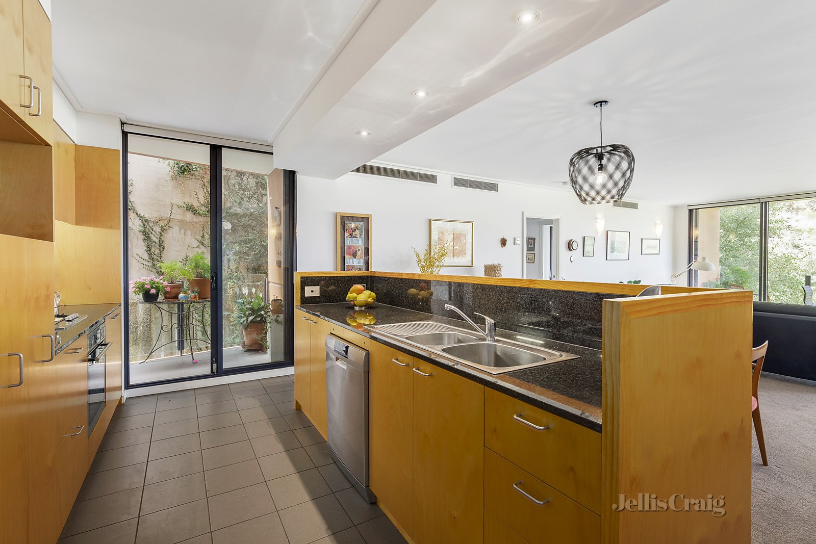 21/8 Wallen Road, Hawthorn image 4