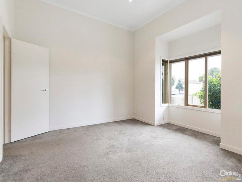 2/181 Melbourne Road, Williamstown image 7