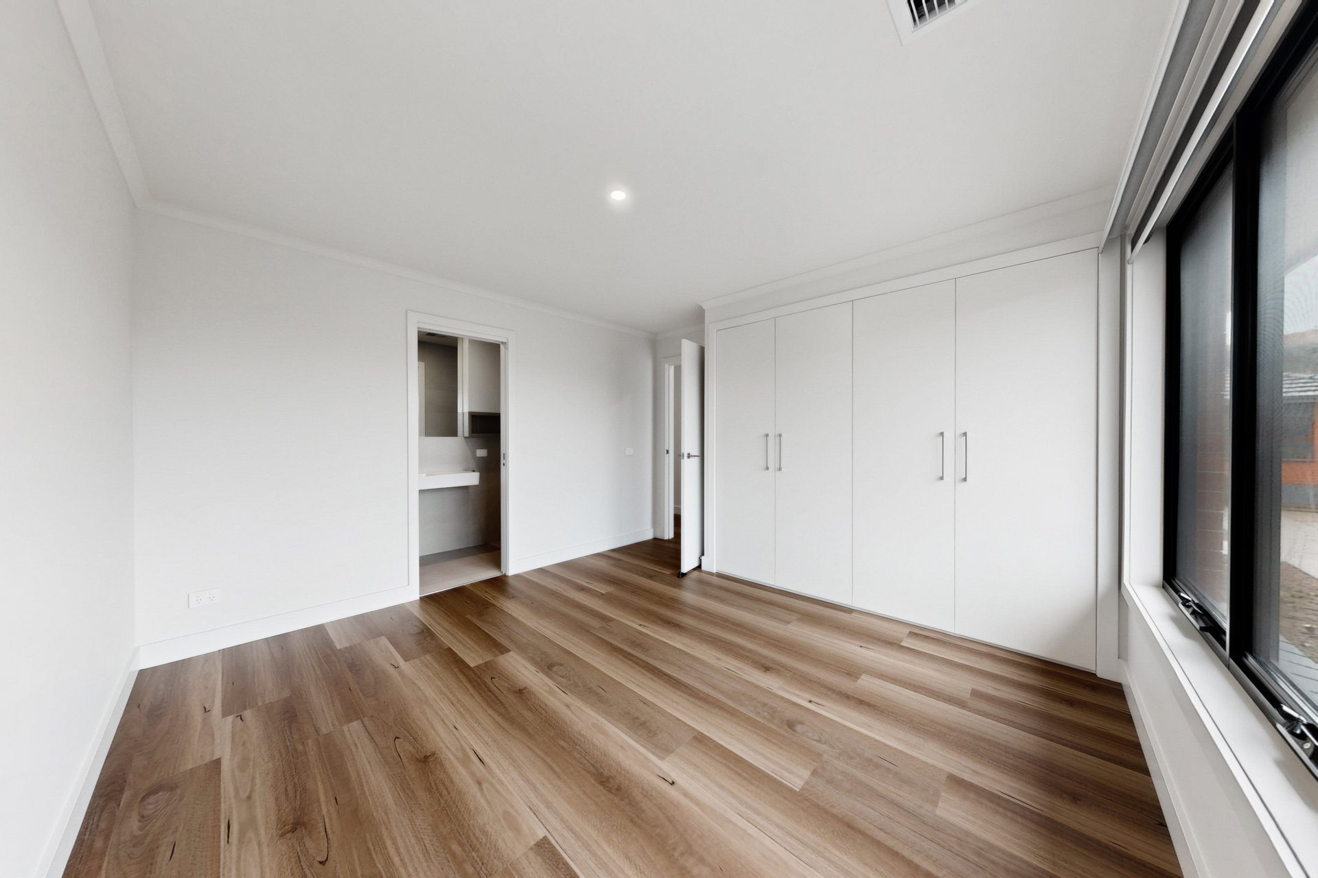 2/183 Carinish Road, Clayton image 5