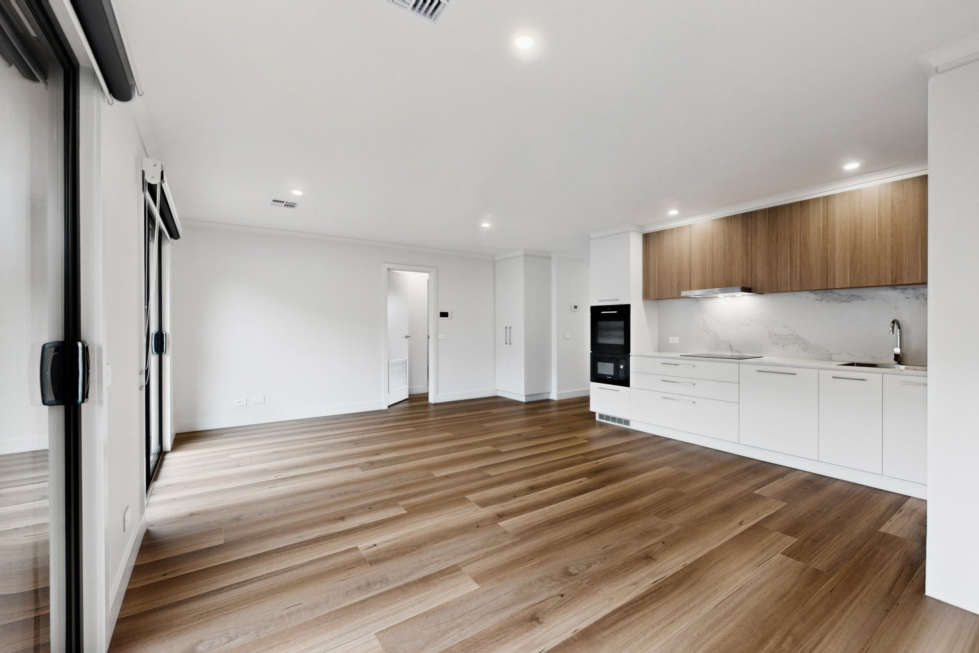 2/183 Carinish Road, Clayton image 4