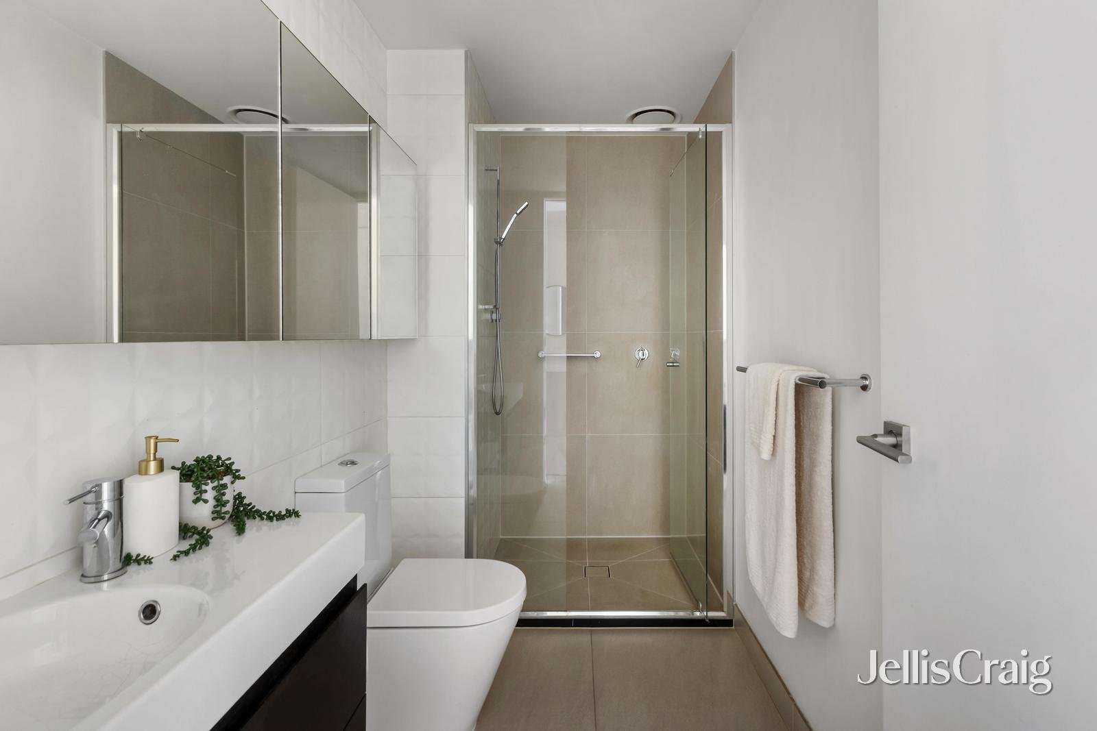 218/347 Camberwell Road, Camberwell image 7