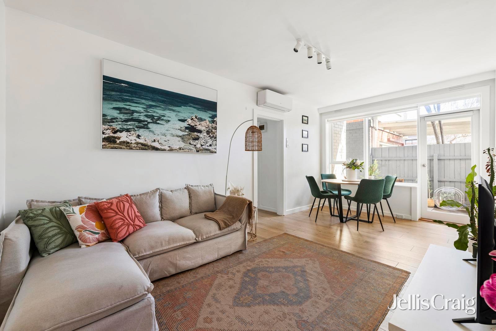 2/184 Neerim Road, Carnegie image 3
