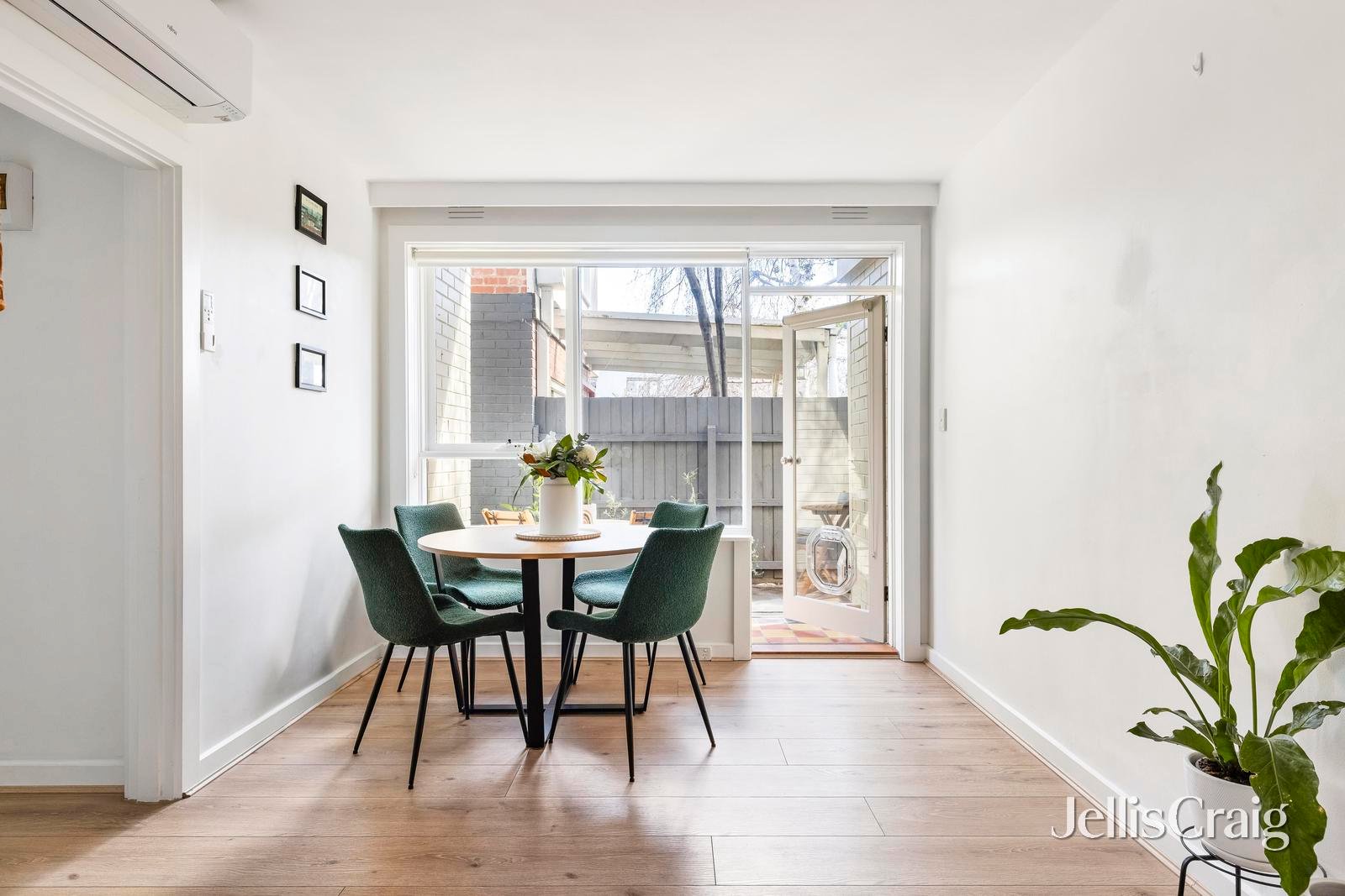 2/184 Neerim Road, Carnegie image 5