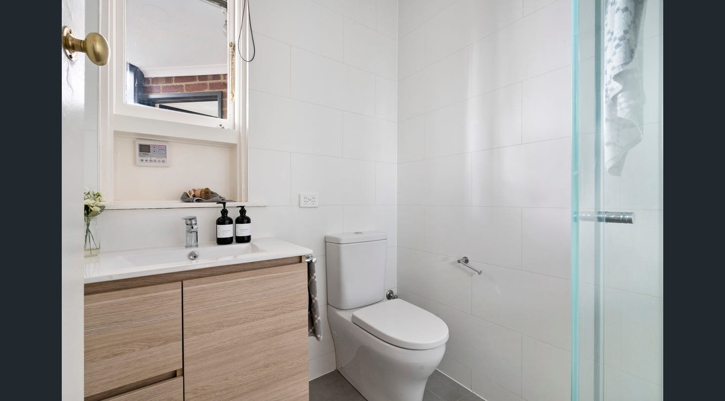 2/185 Ormond Road, Elwood image 9