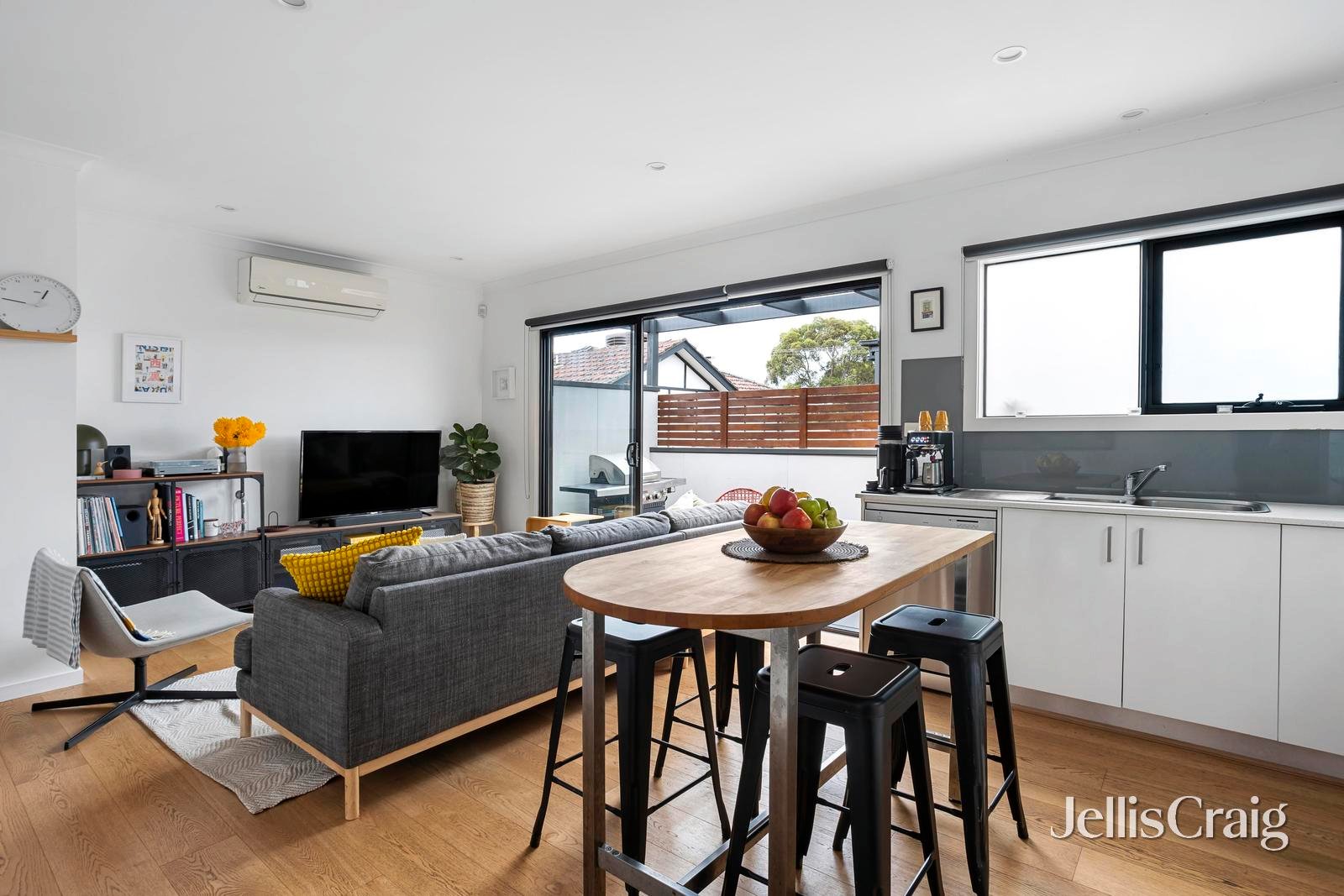 2/185 Separation Street, Northcote image 4