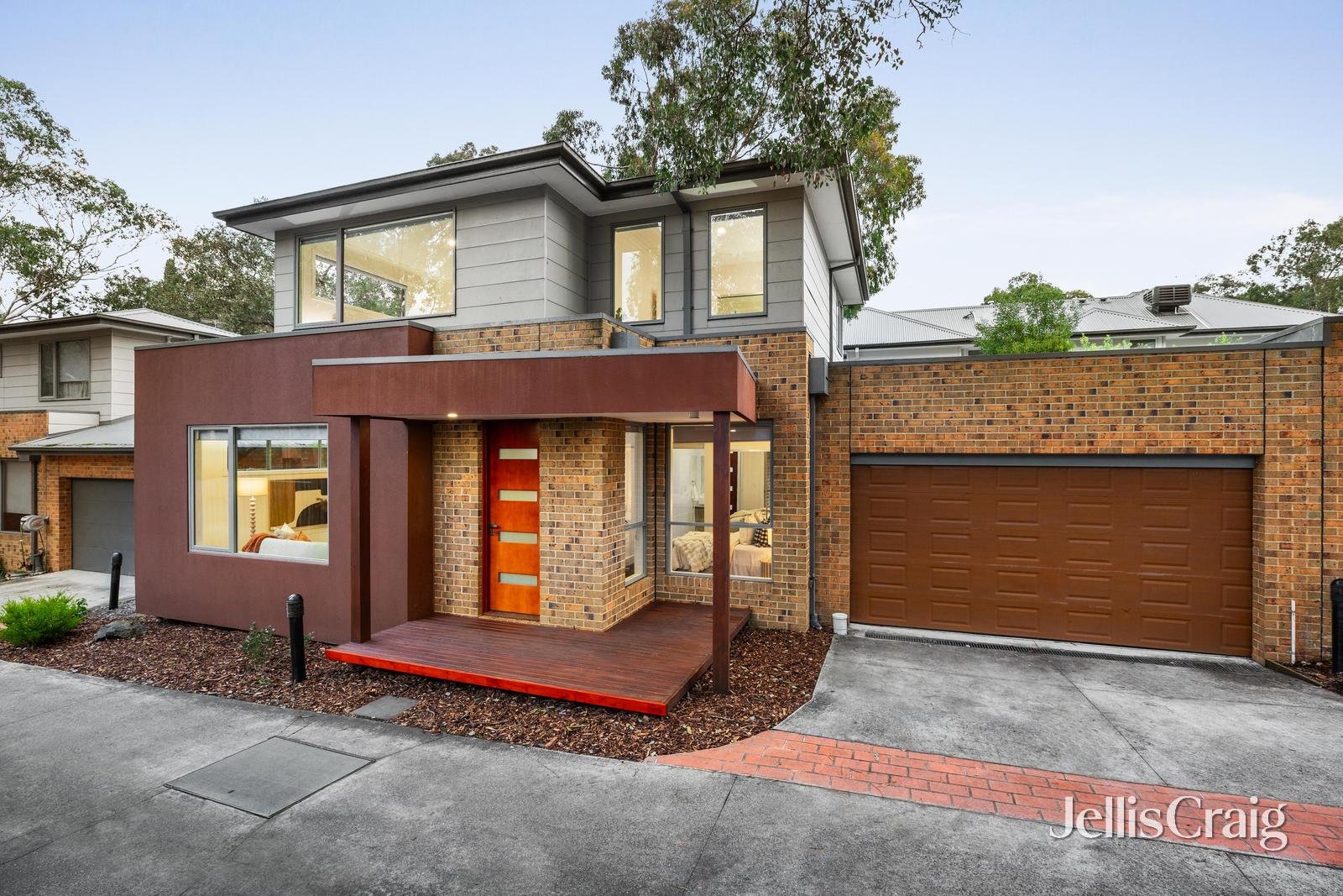 2/185 St Helena Road, Greensborough image 1