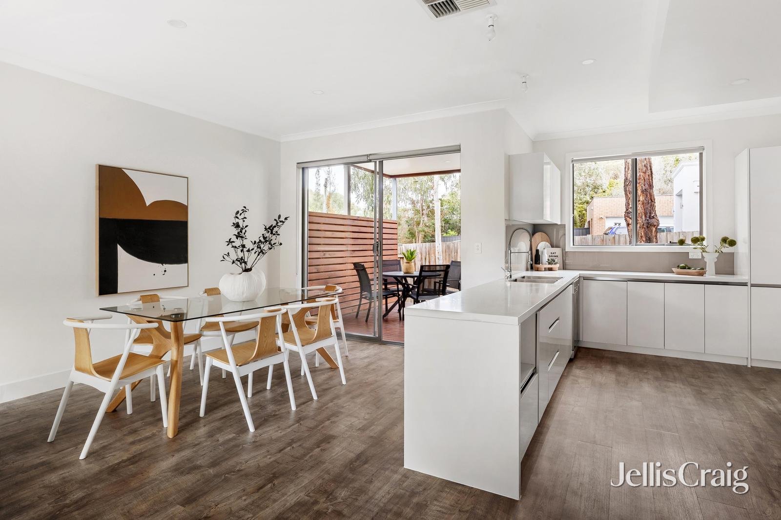 2/185 St Helena Road, Greensborough image 5