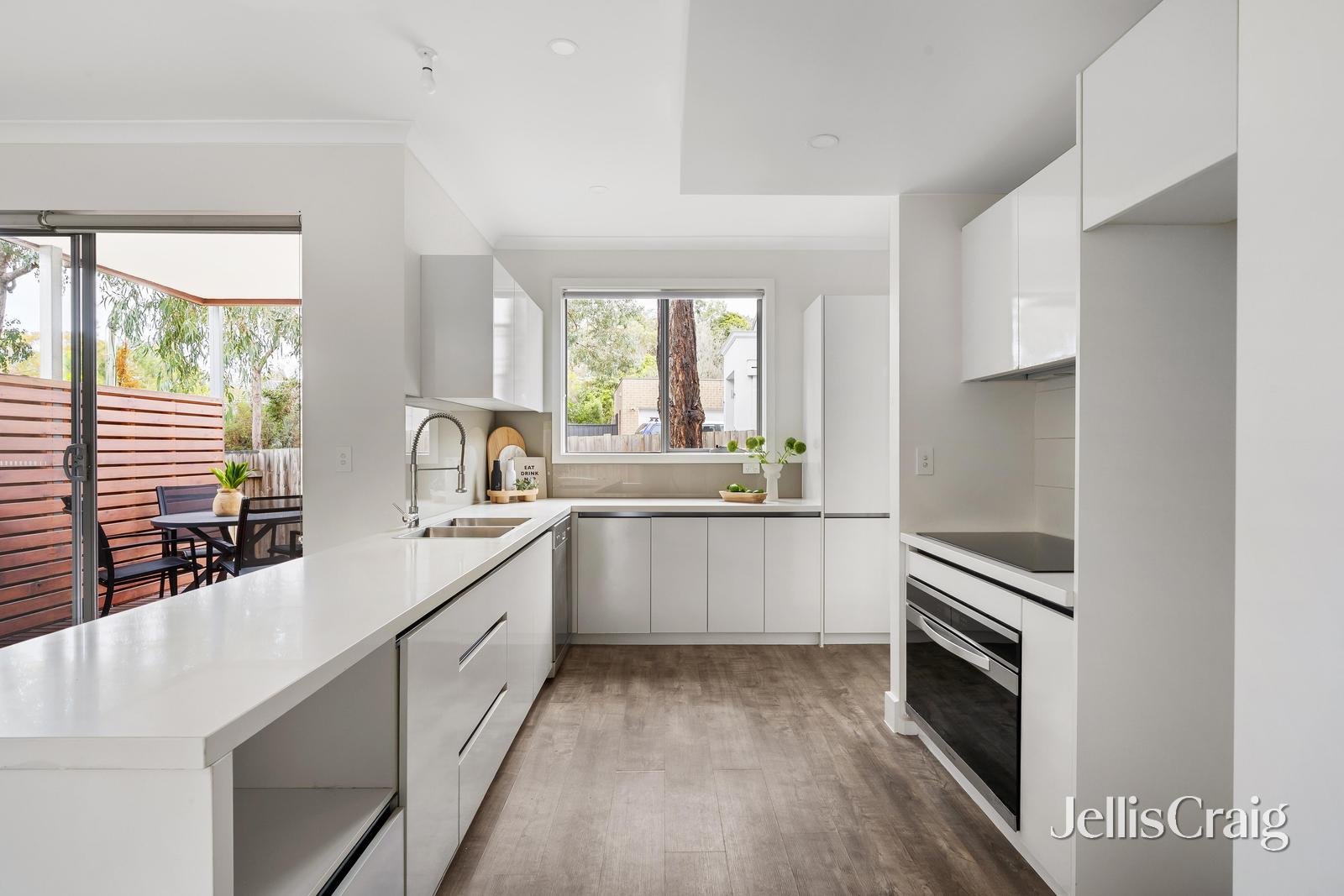 2/185 St Helena Road, Greensborough image 6