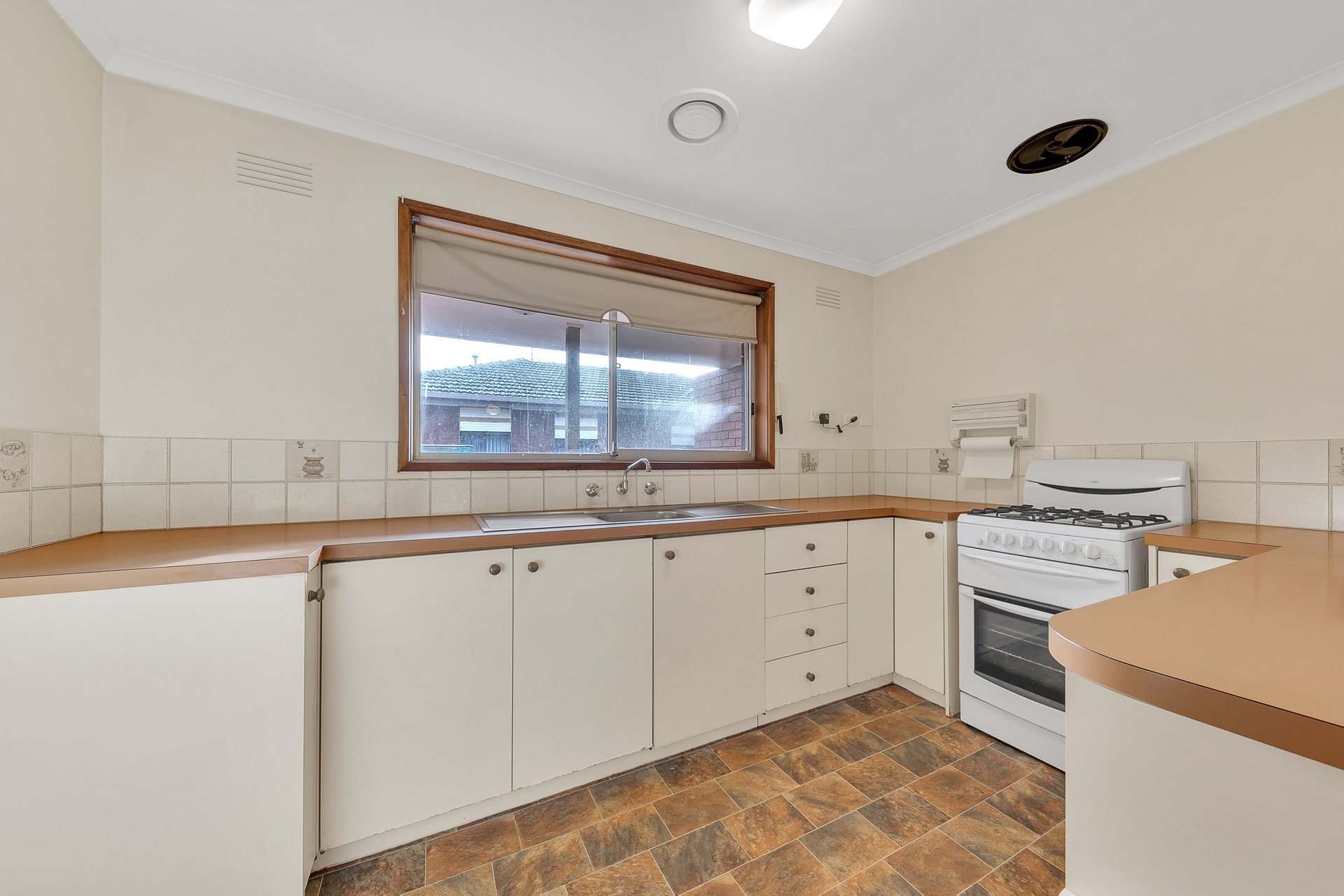 2/186 Wilsons Road, Whittington image 5