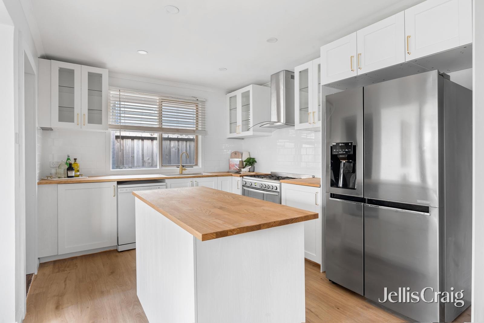 2/19 Gardeners Road, Bentleigh East image 3
