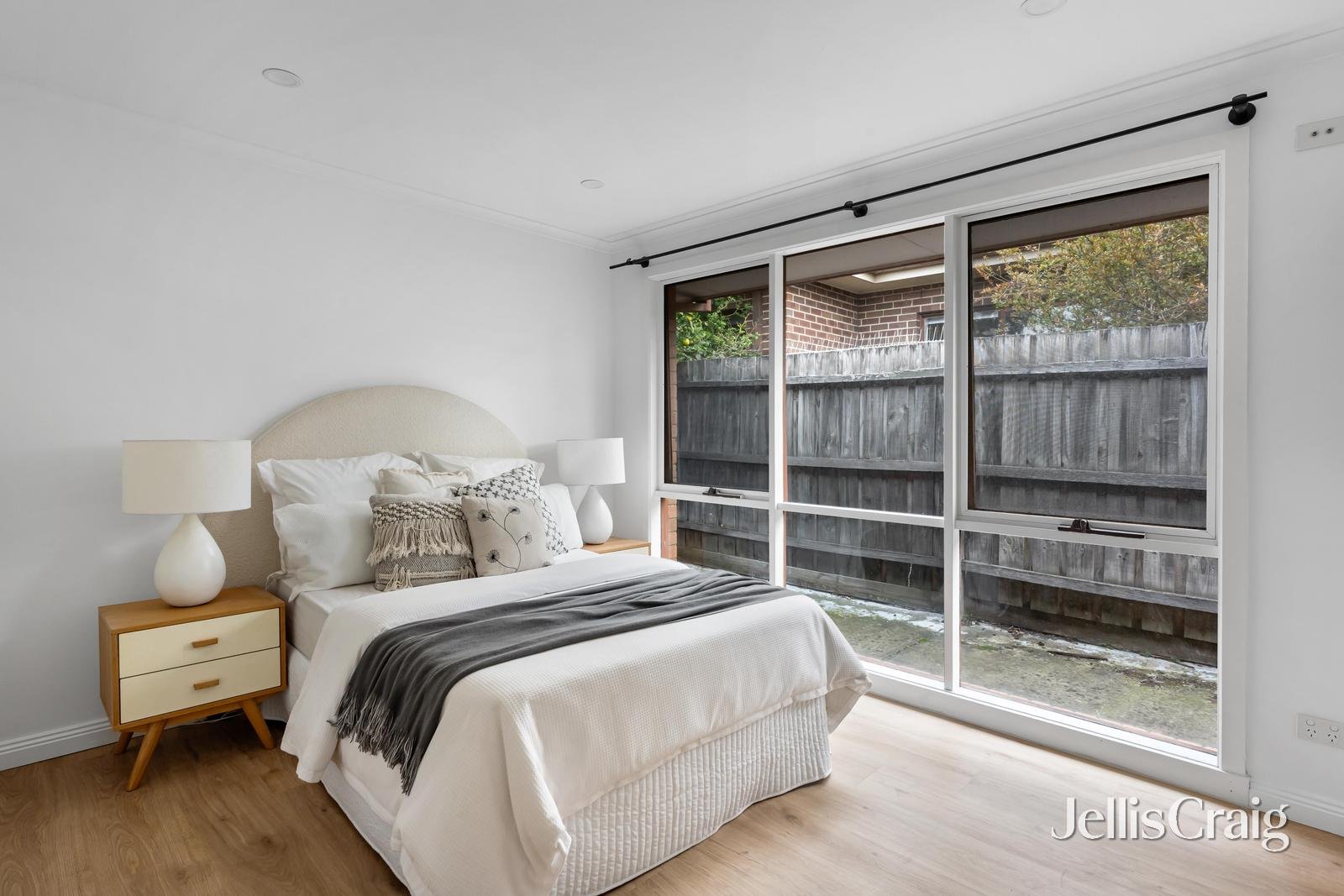 2/19 Gardeners Road, Bentleigh East image 5