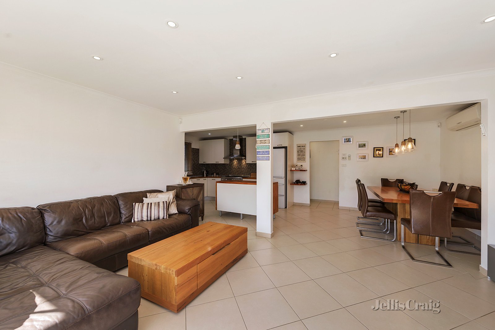 2/19 Gardeners Road, Bentleigh East image 2