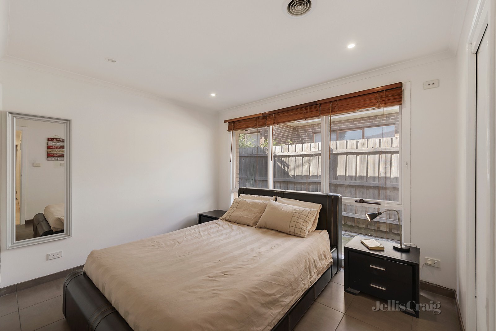 2/19 Gardeners Road, Bentleigh East image 4