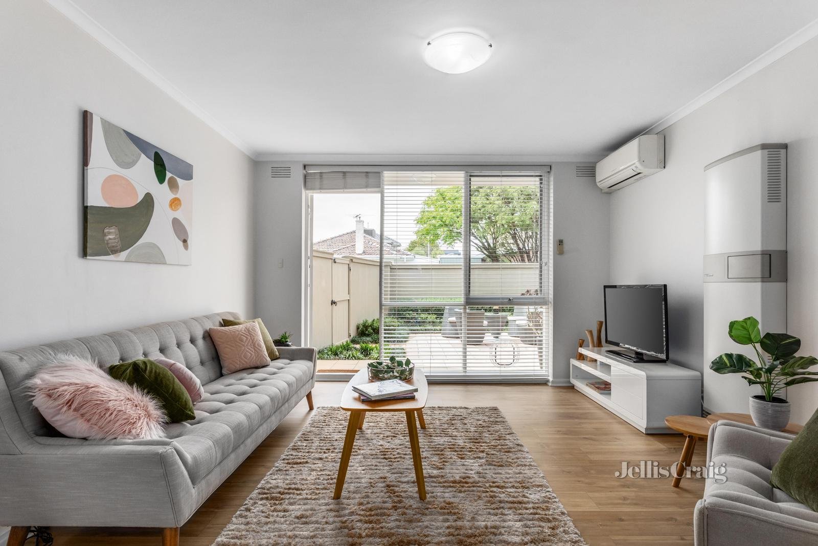 2/19 Gray Street, Bentleigh East image 1