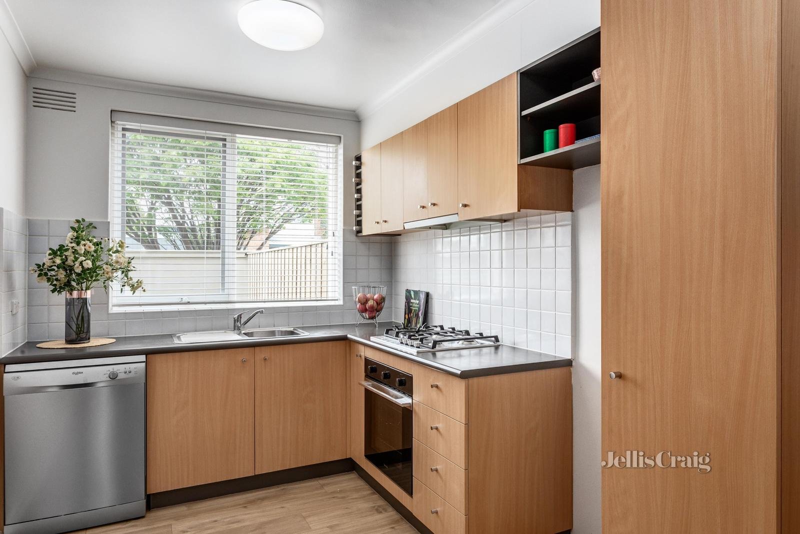 2/19 Gray Street, Bentleigh East image 3