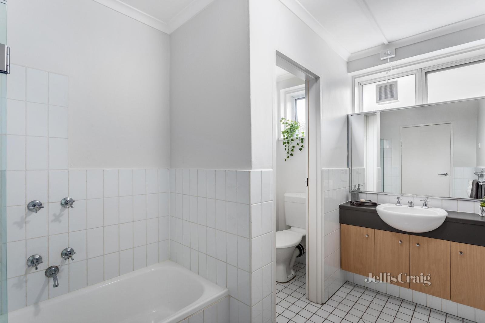2/19 Gray Street, Bentleigh East image 7