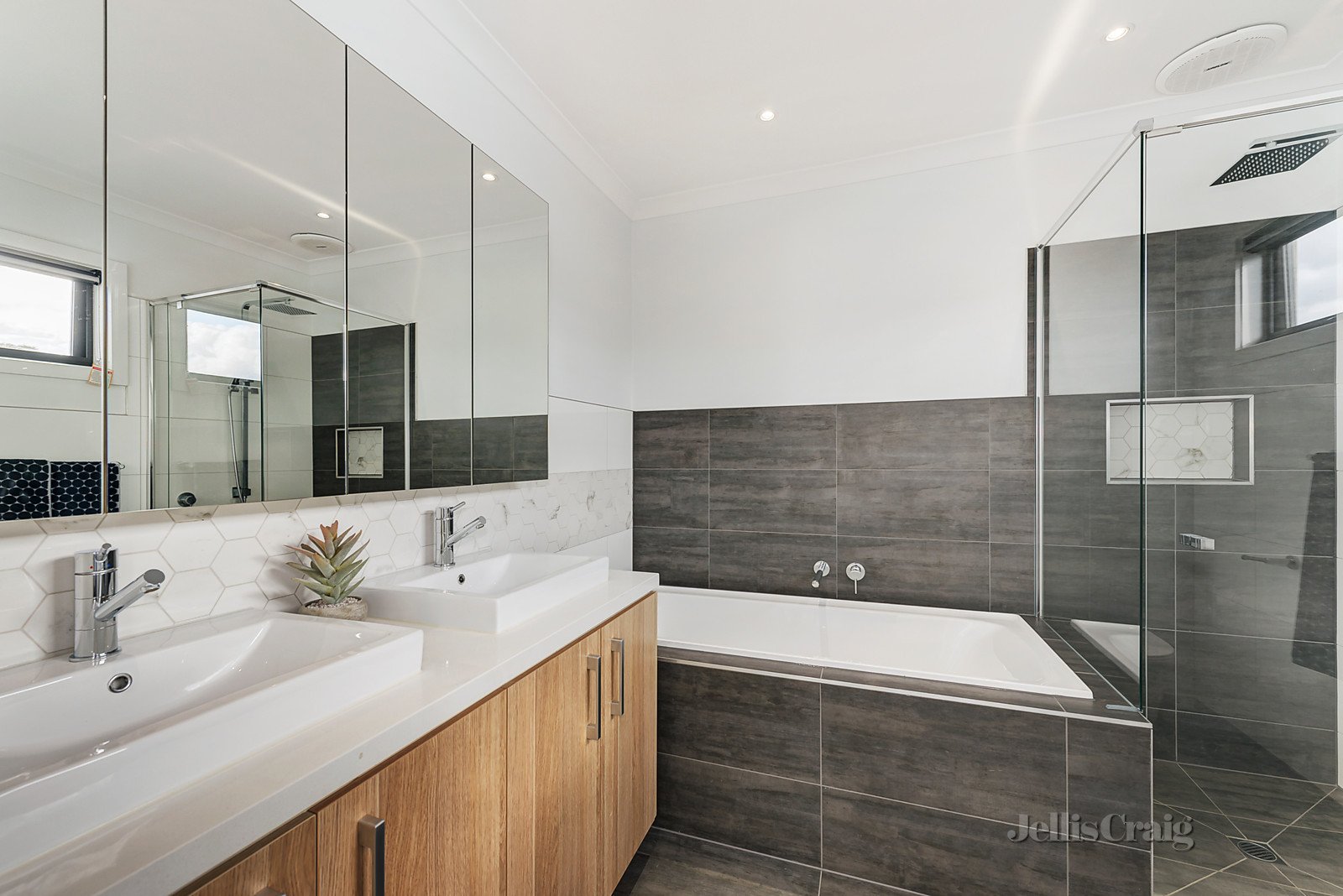 2/19 Grenfell Road, Mount Waverley image 5