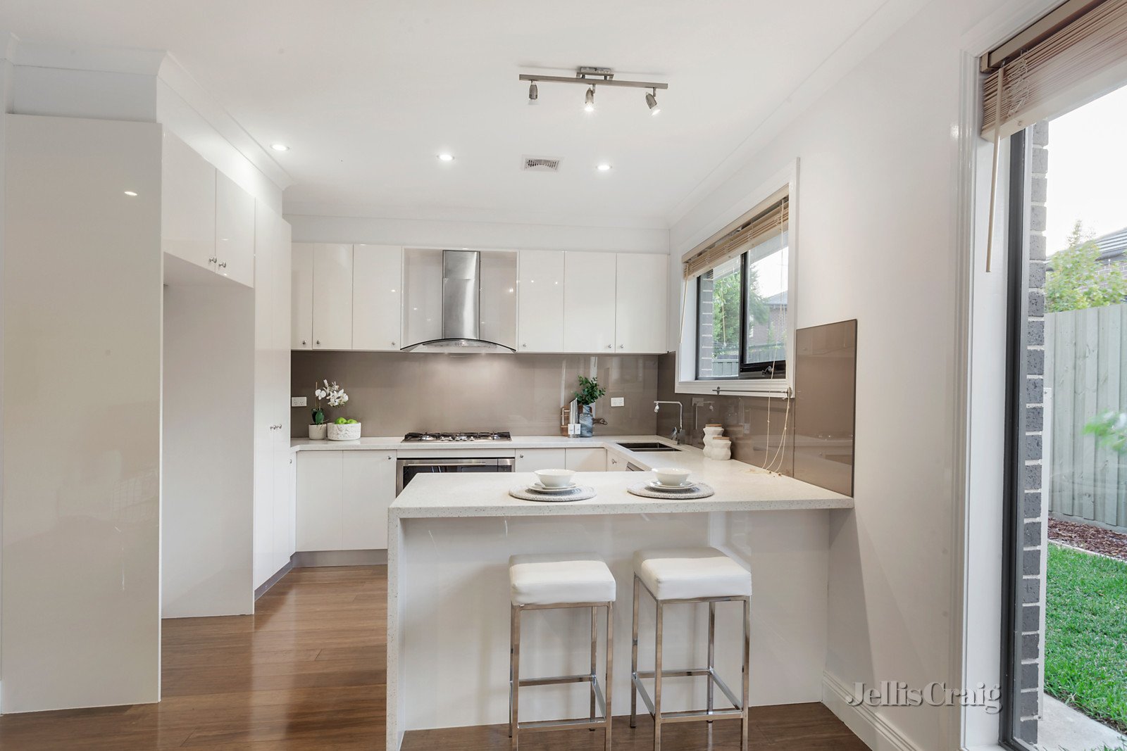 2/19 Headingley Road, Mount Waverley image 3