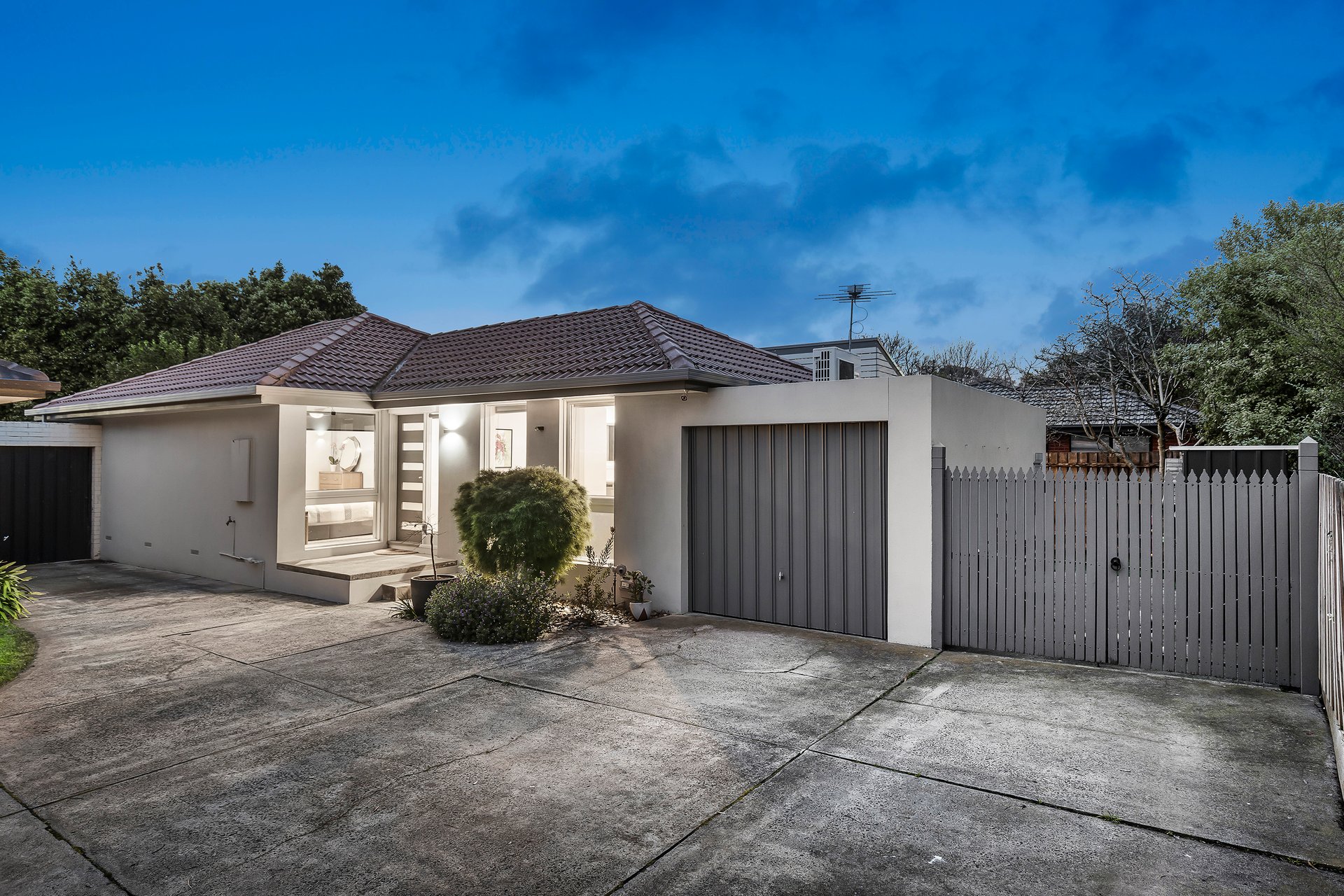 2/19 Janice Road, Glen Waverley image 1