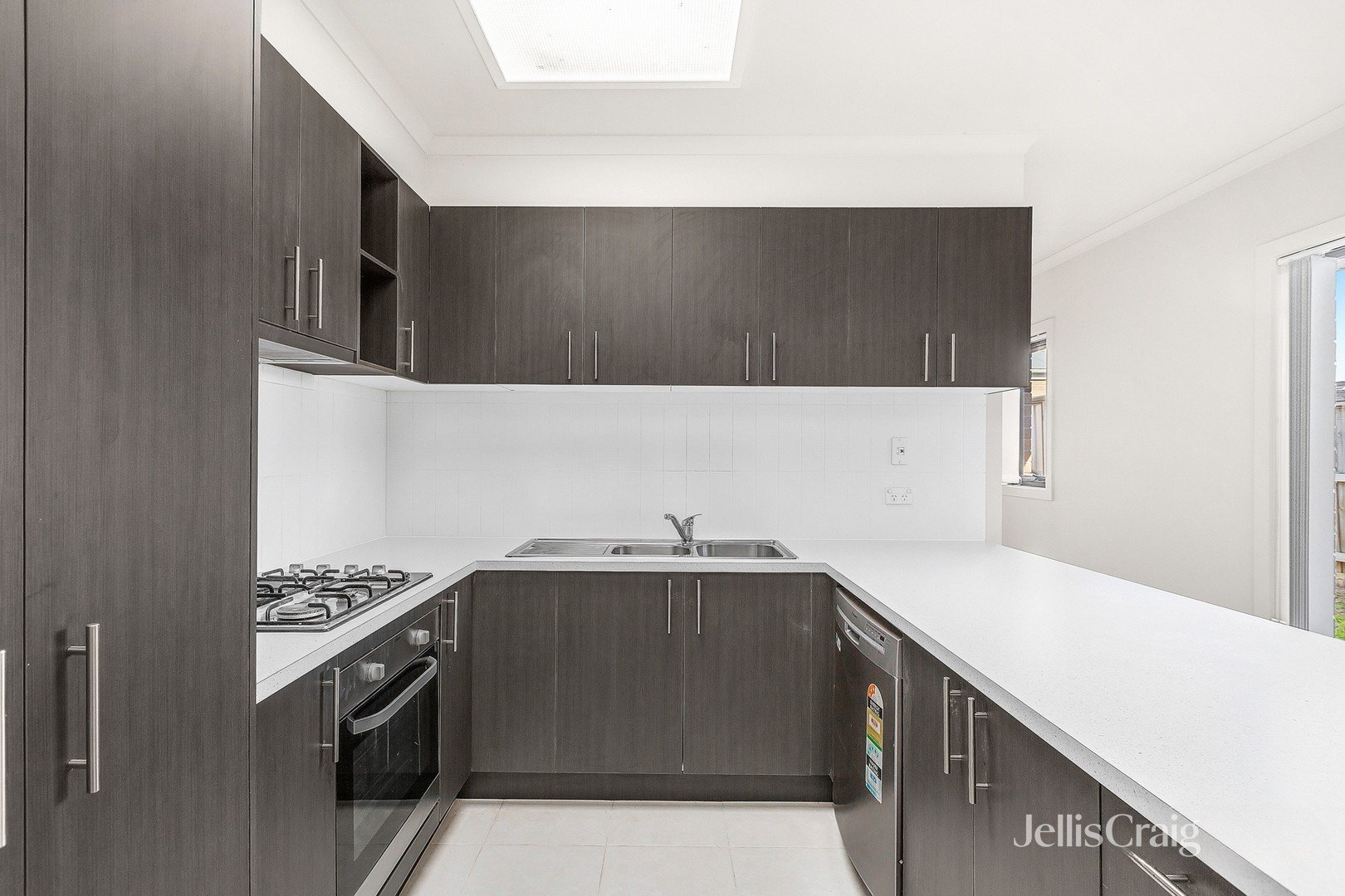 2/19 Larson Avenue, Tarneit image 4