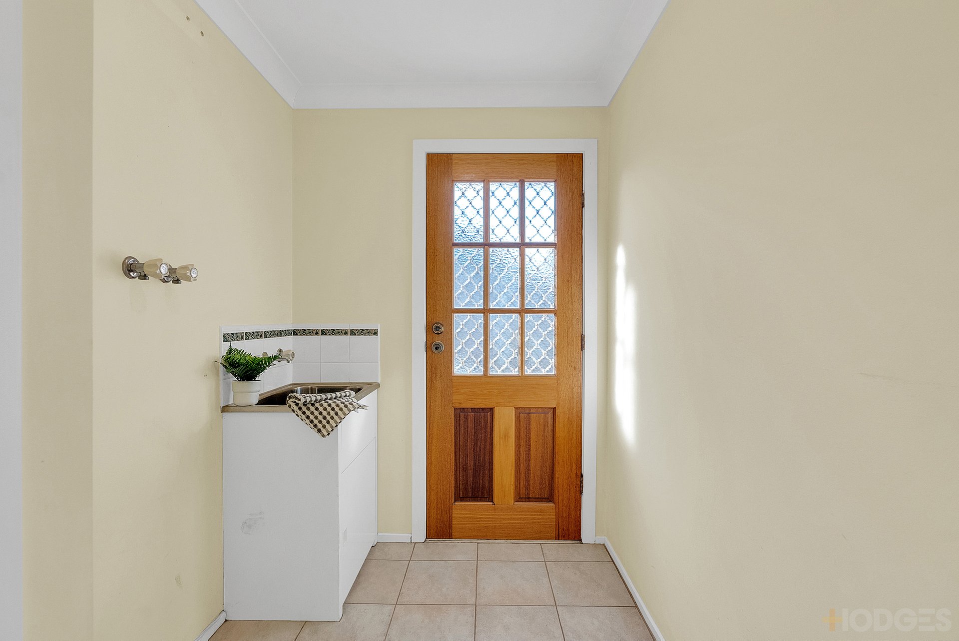 2 / 19 Levanto Street Mentone