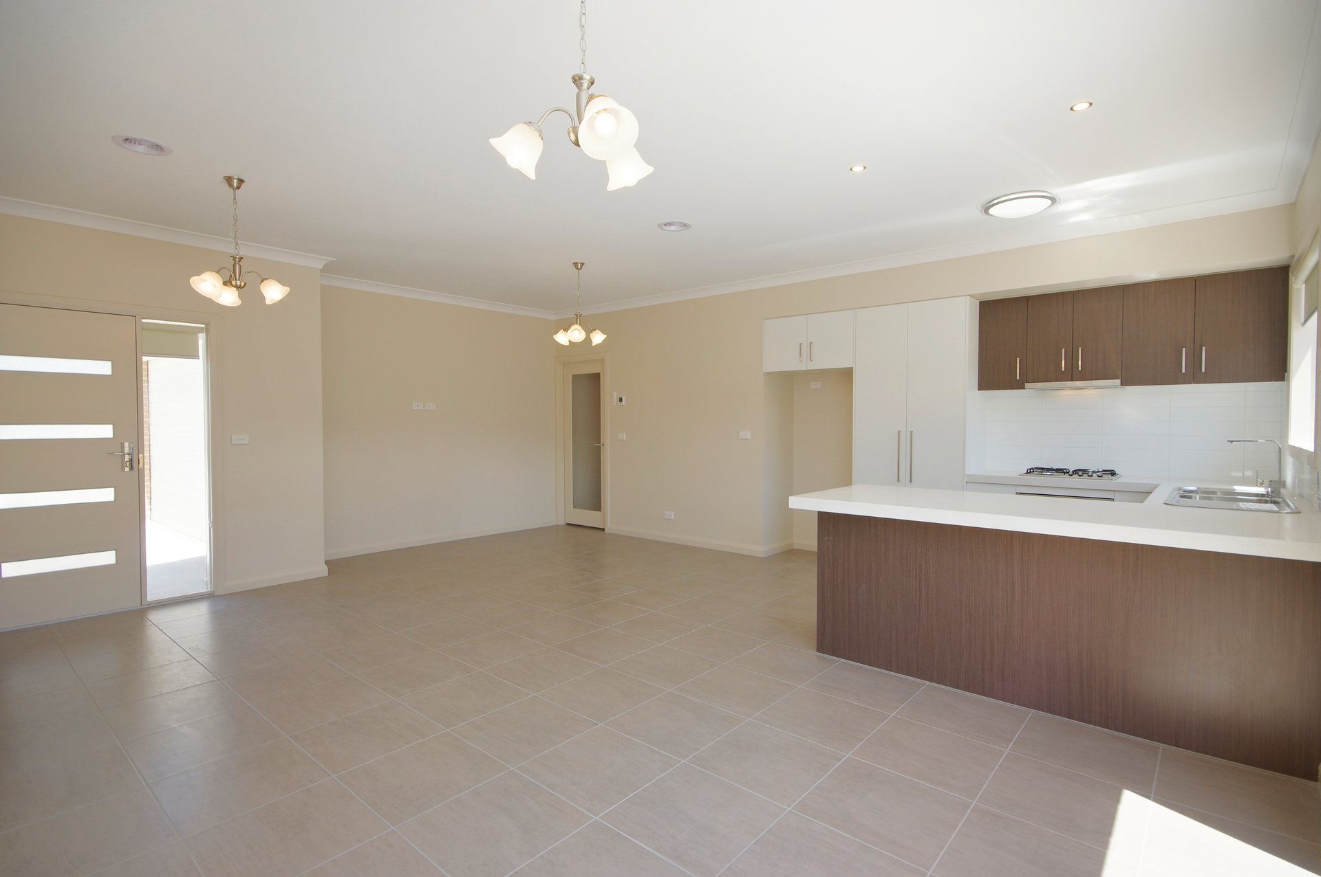 2/19 McNeill Avenue, East Geelong image 2