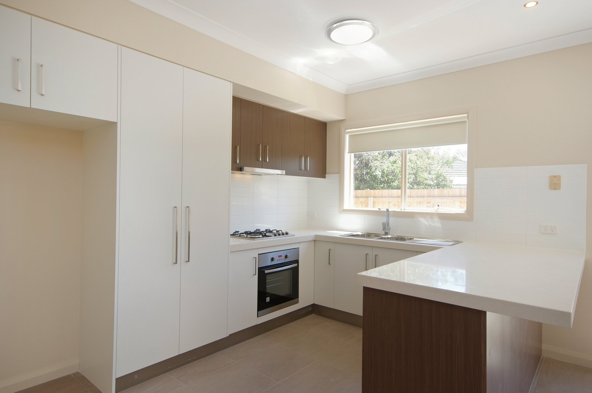 2/19 McNeill Avenue, East Geelong image 3