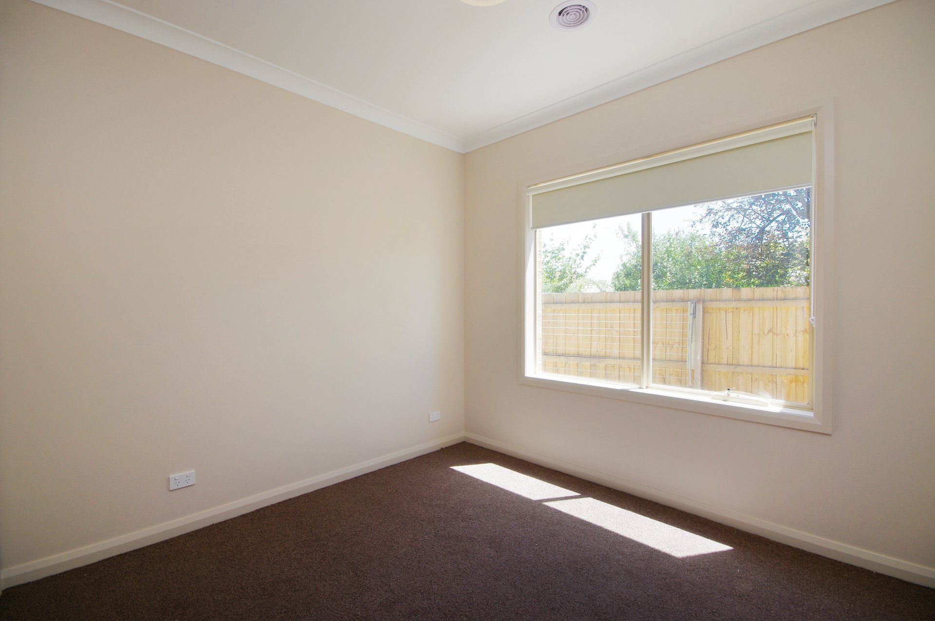 2/19 McNeill Avenue, East Geelong image 5