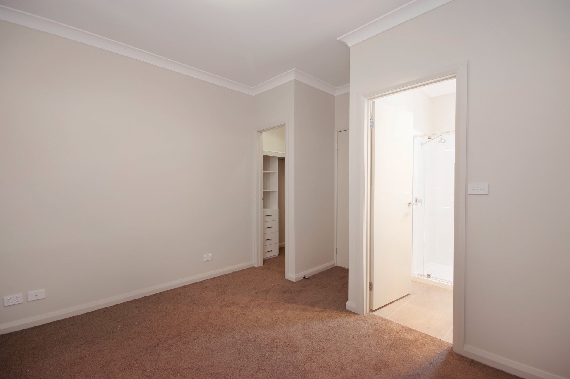 2/19 McNeill Avenue, East Geelong image 8
