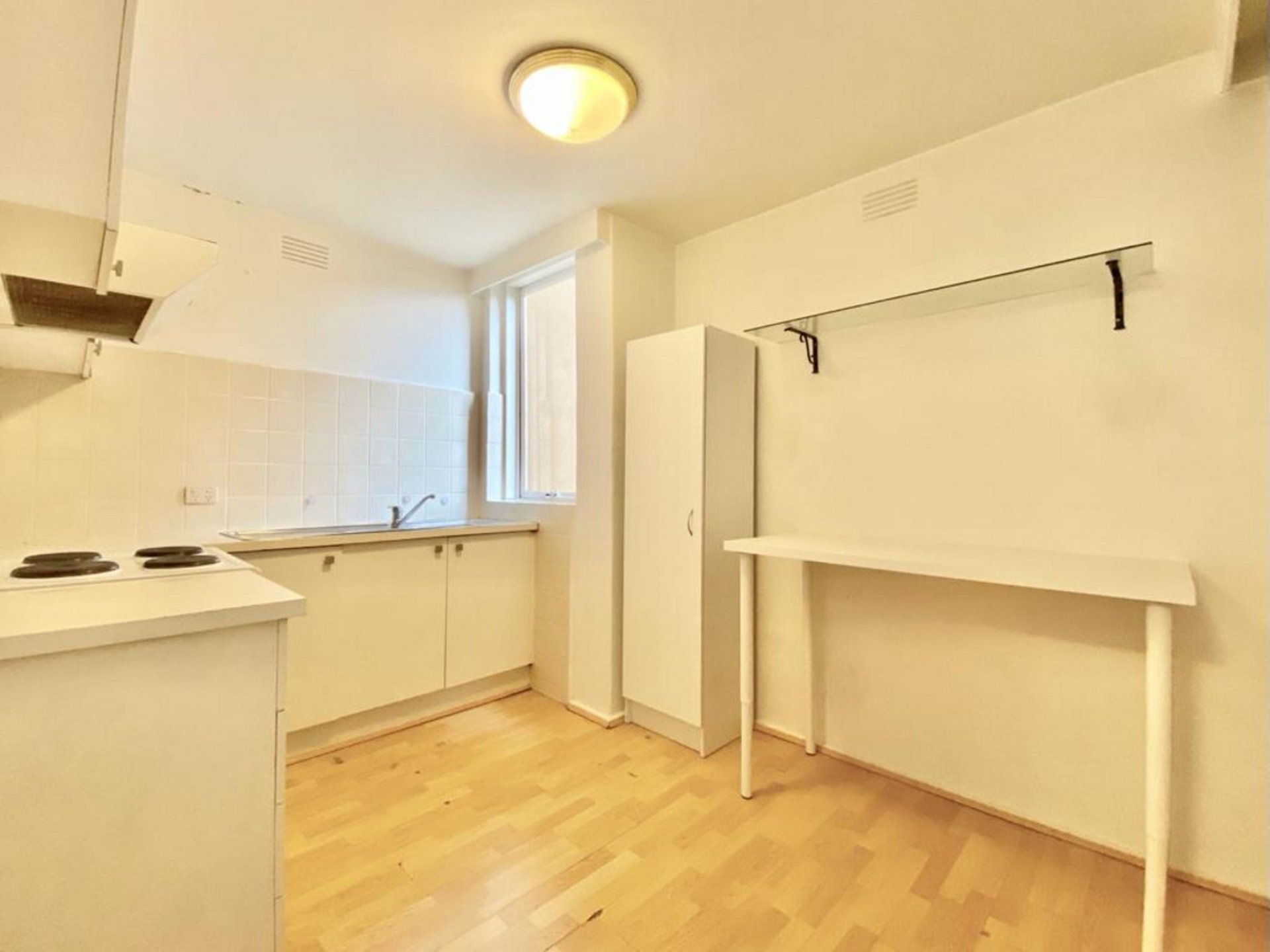 Property Gallery Thumbnail 6