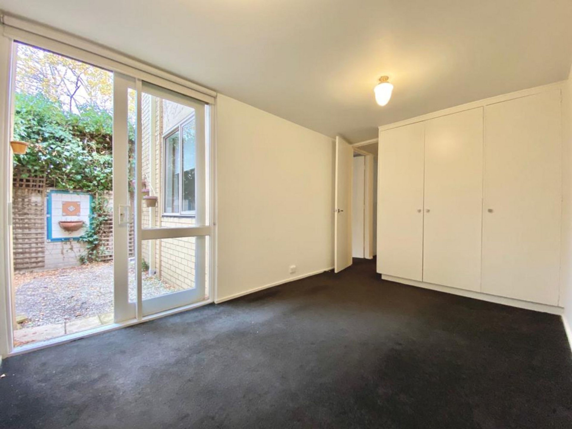 Property Gallery Thumbnail 3