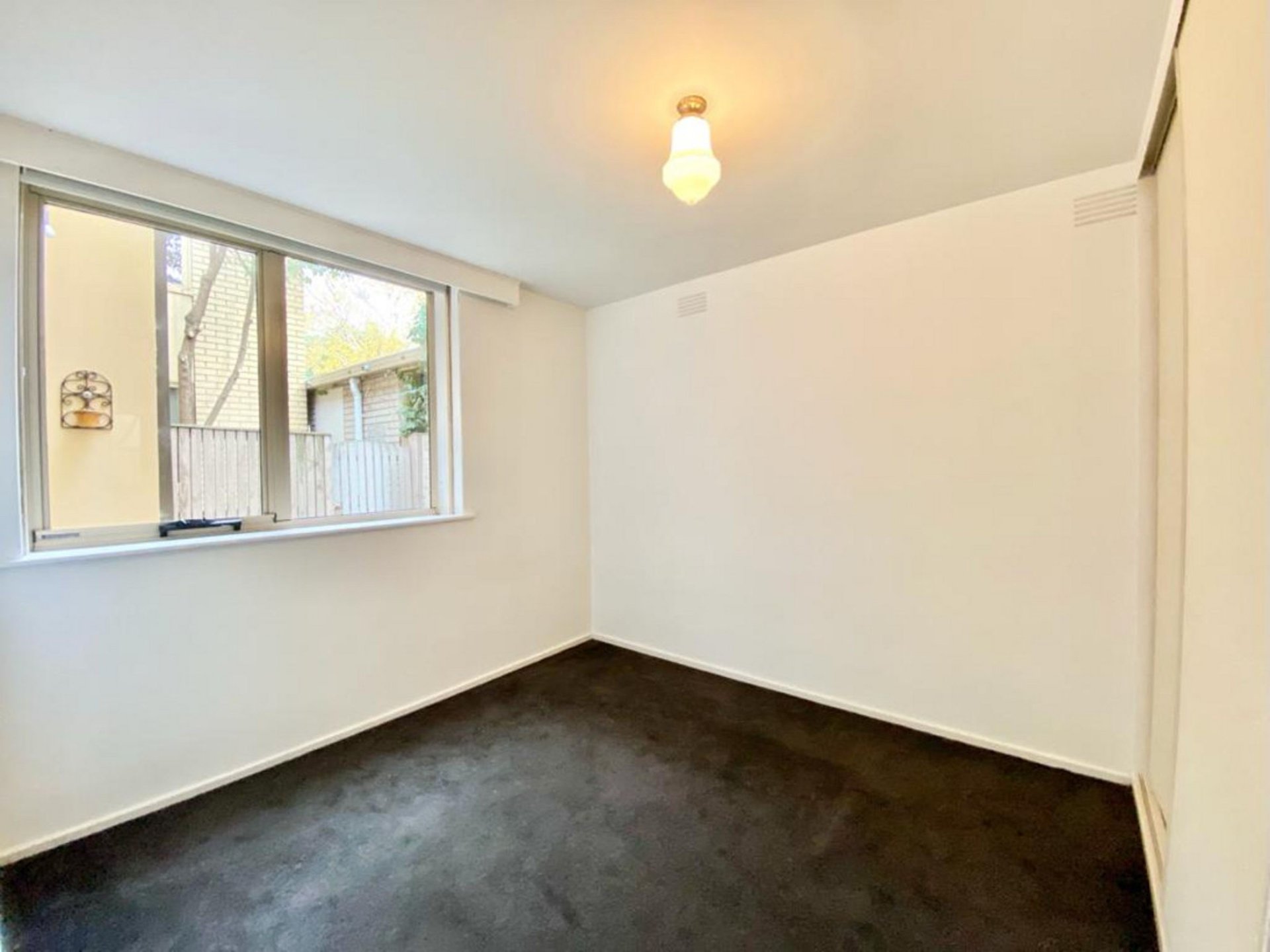 Property Gallery Thumbnail 8