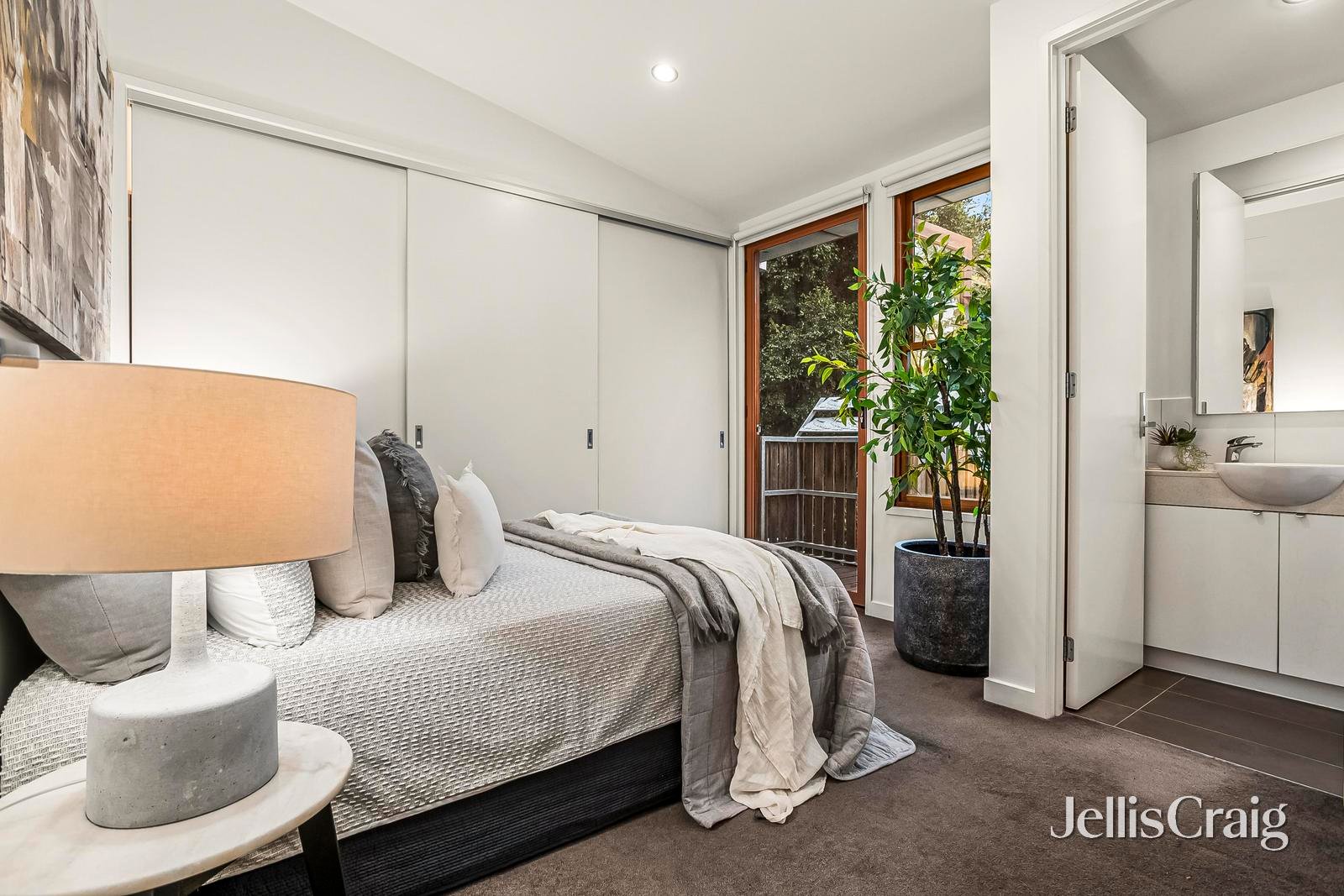 2/19 Ruskin Street, Elwood image 5