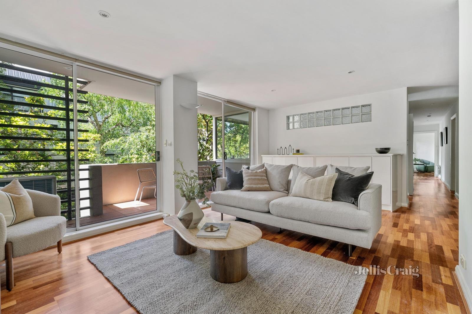 2.1/9 Struan Street, Toorak image 2