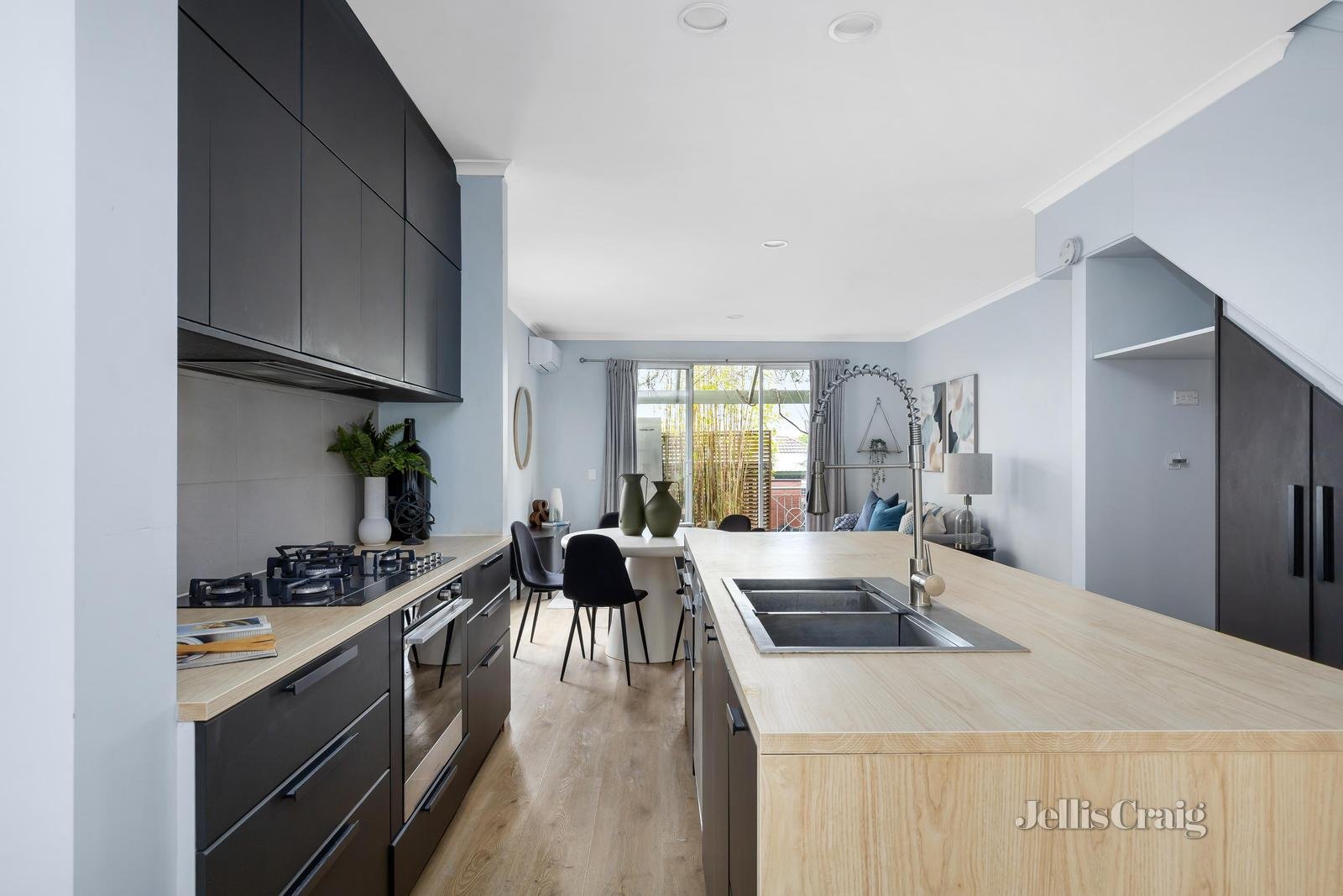219 Wiltshire Drive, Kew image 2