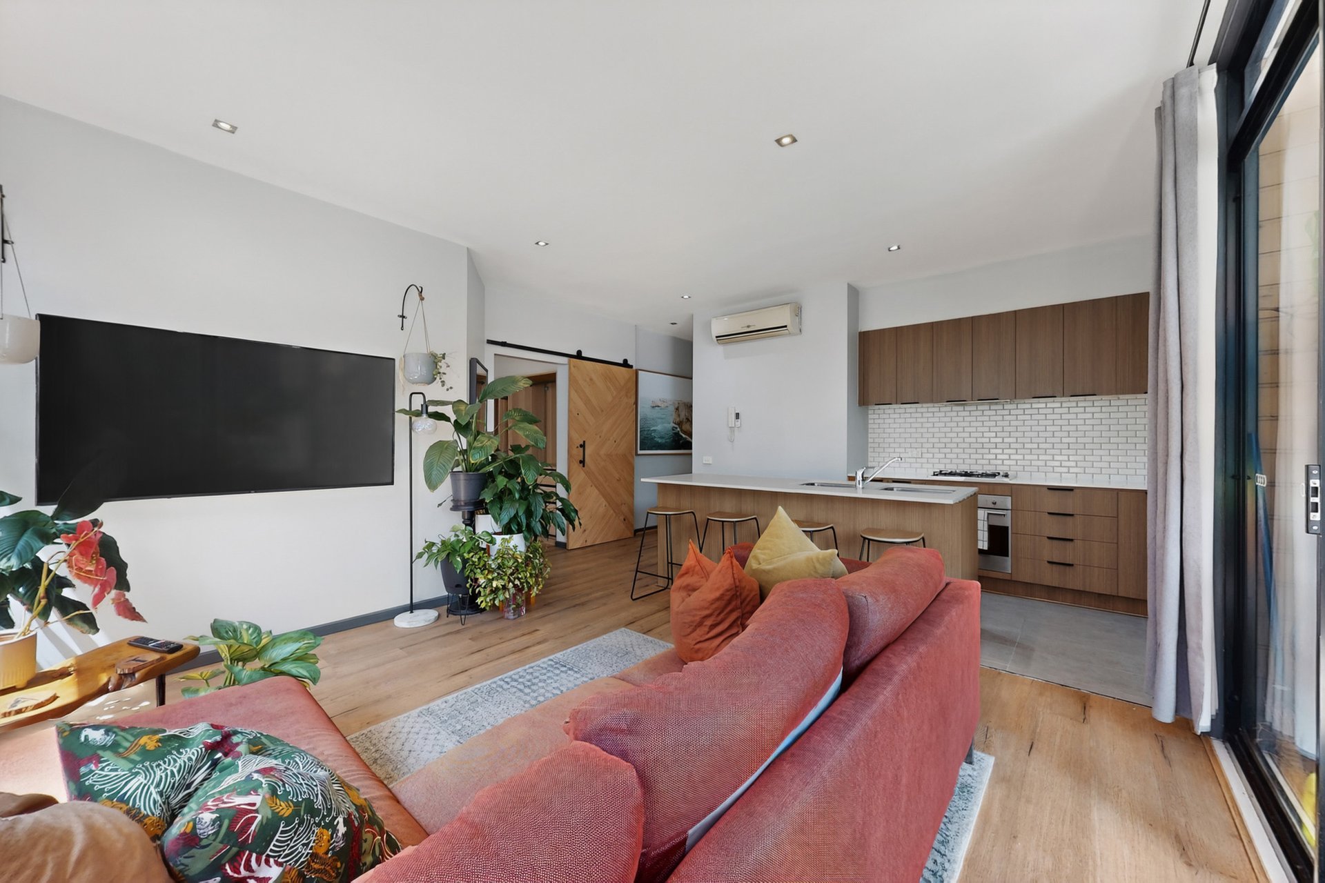 2/190 Mount Alexander Road, Travancore image 5