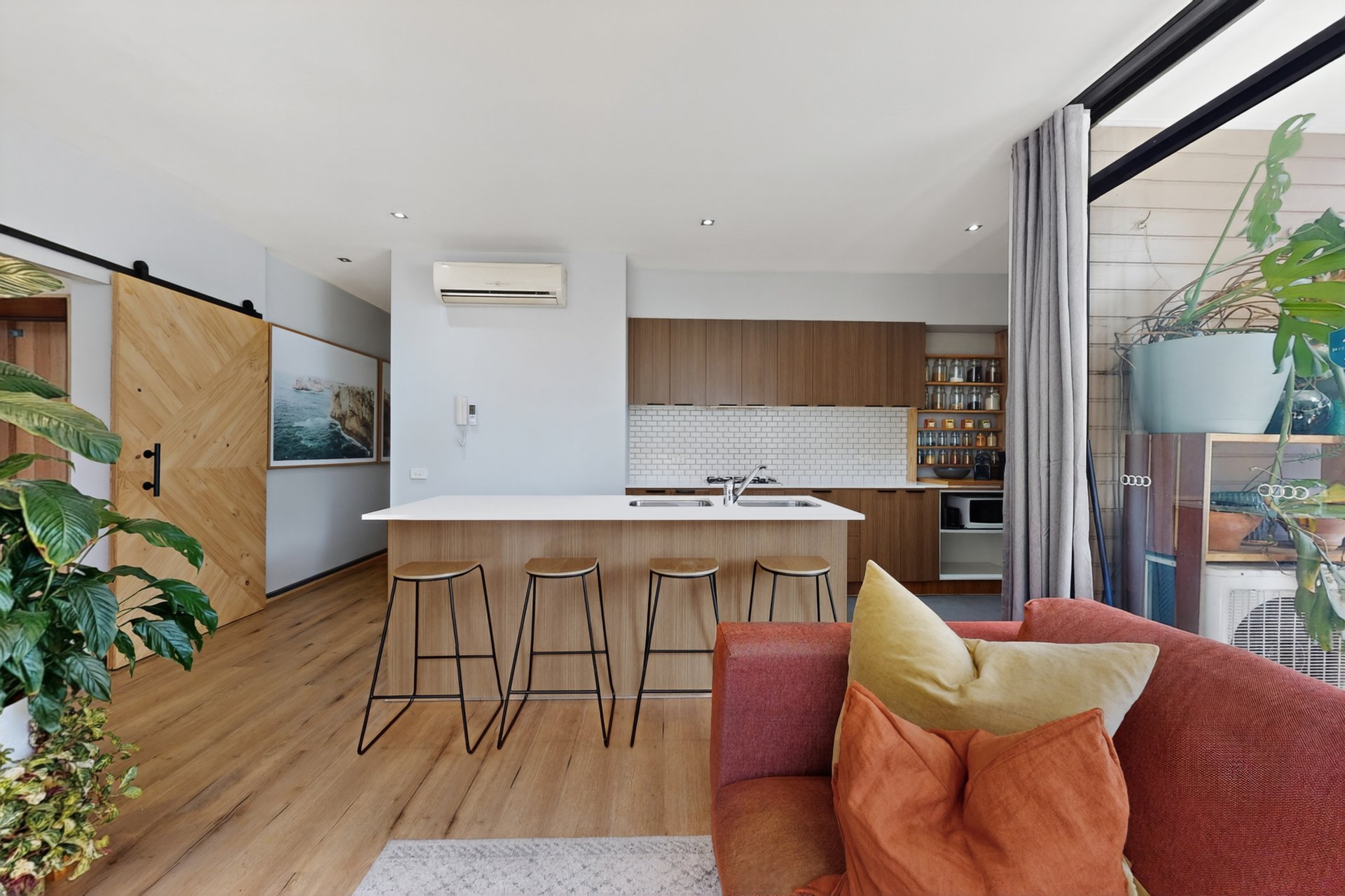 2/190 Mount Alexander Road, Travancore image 3