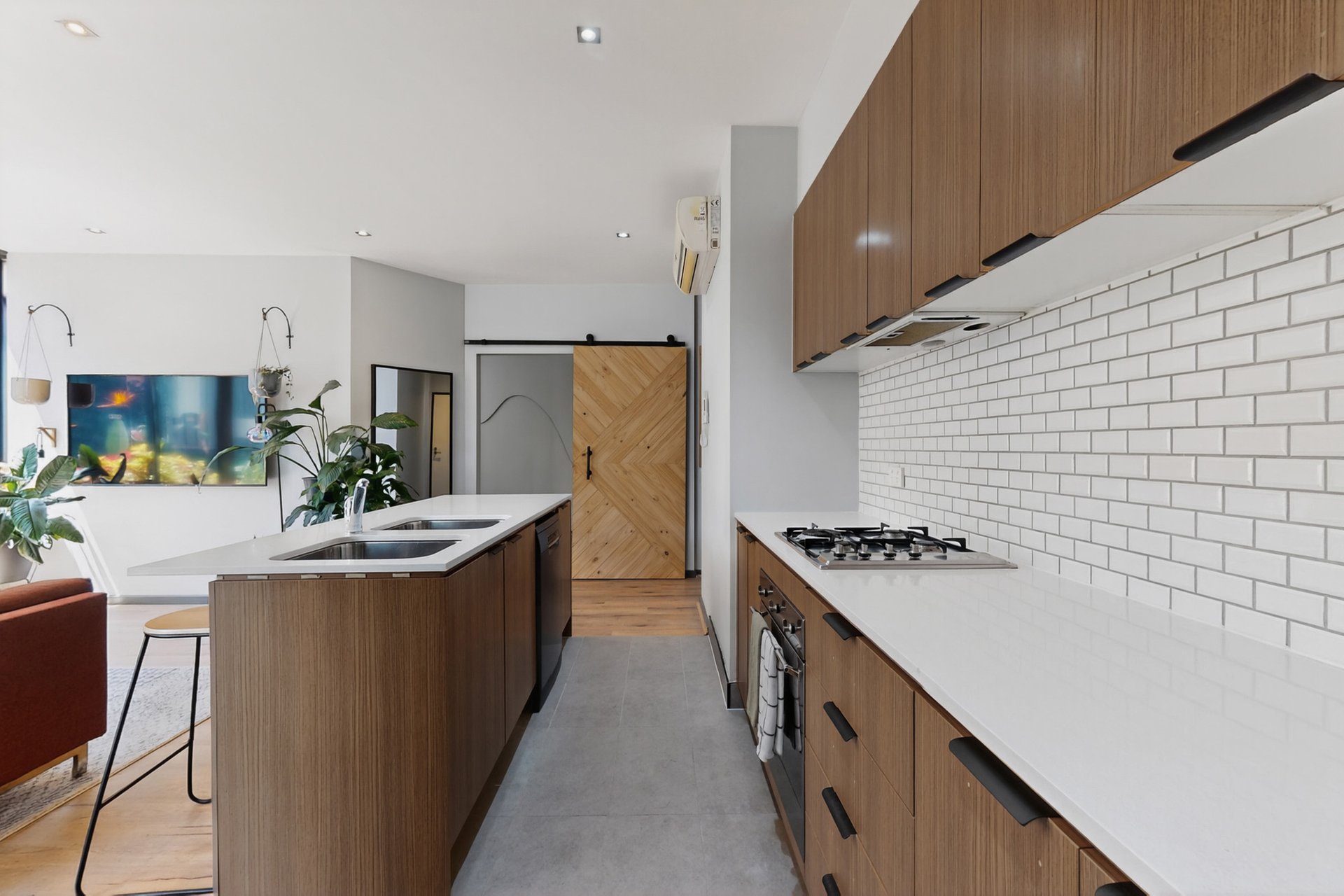 2/190 Mount Alexander Road, Travancore image 2