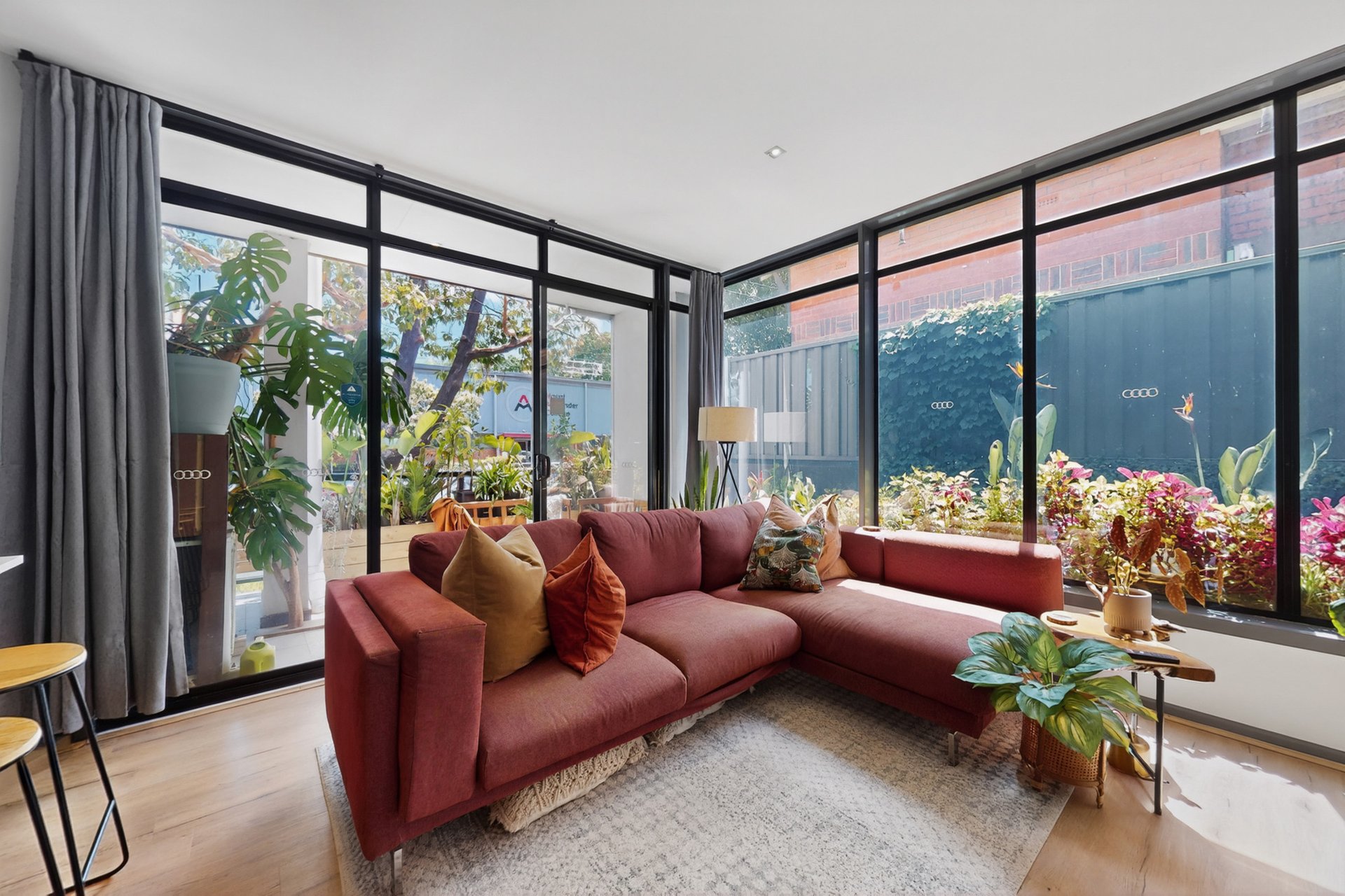 2/190 Mount Alexander Road, Travancore image 1