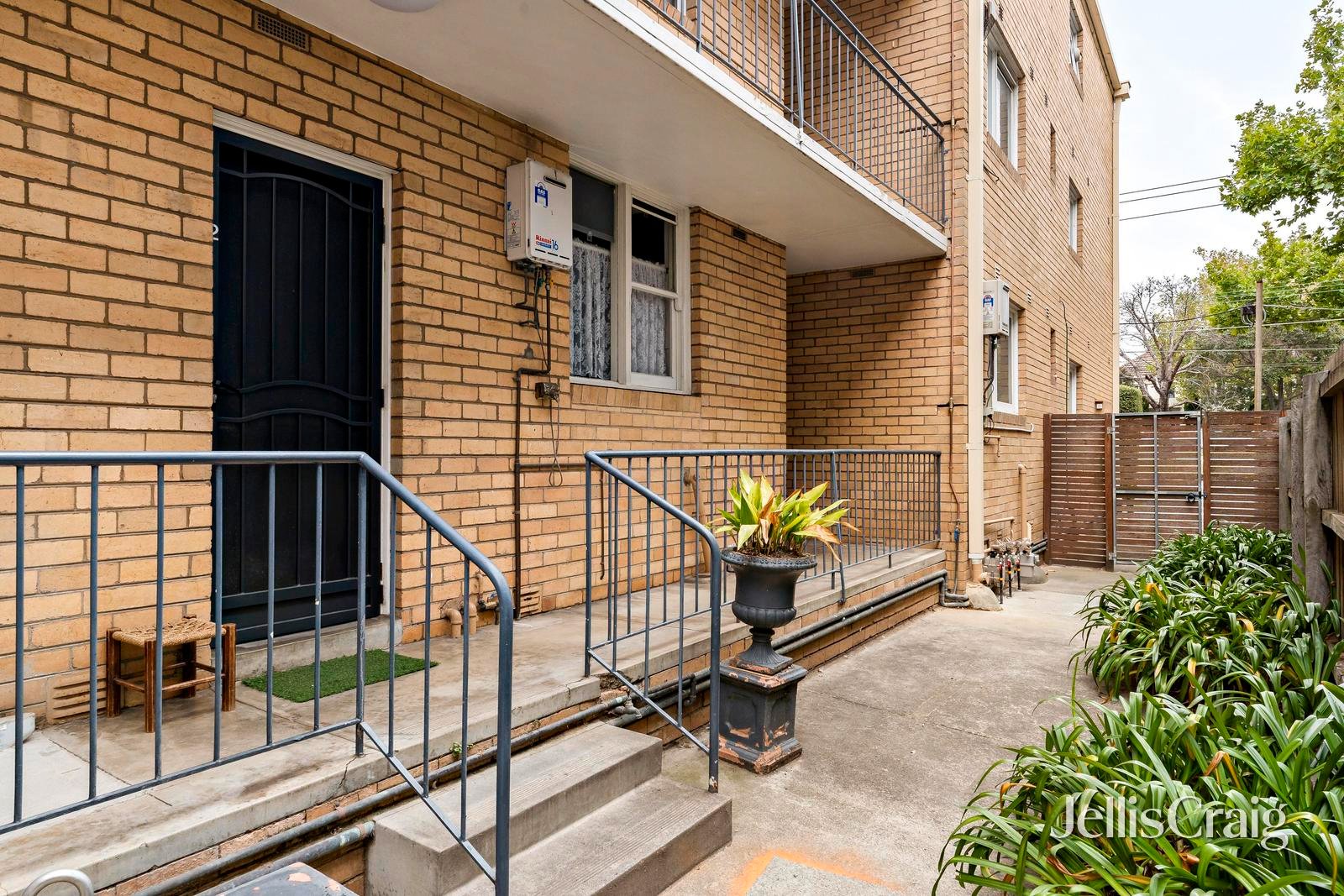2/191 Brighton Road, Elwood image 2
