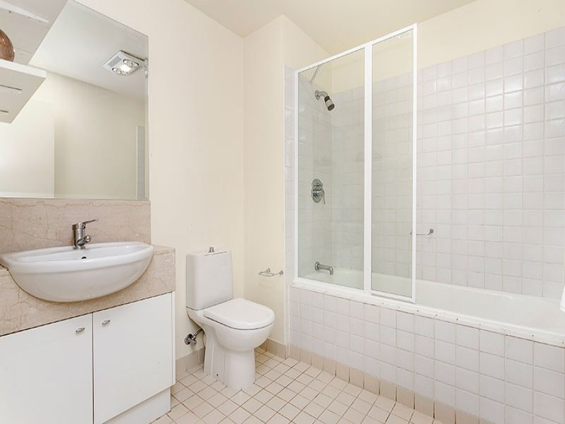 21/912 Glenferrie Road, Kew image 4