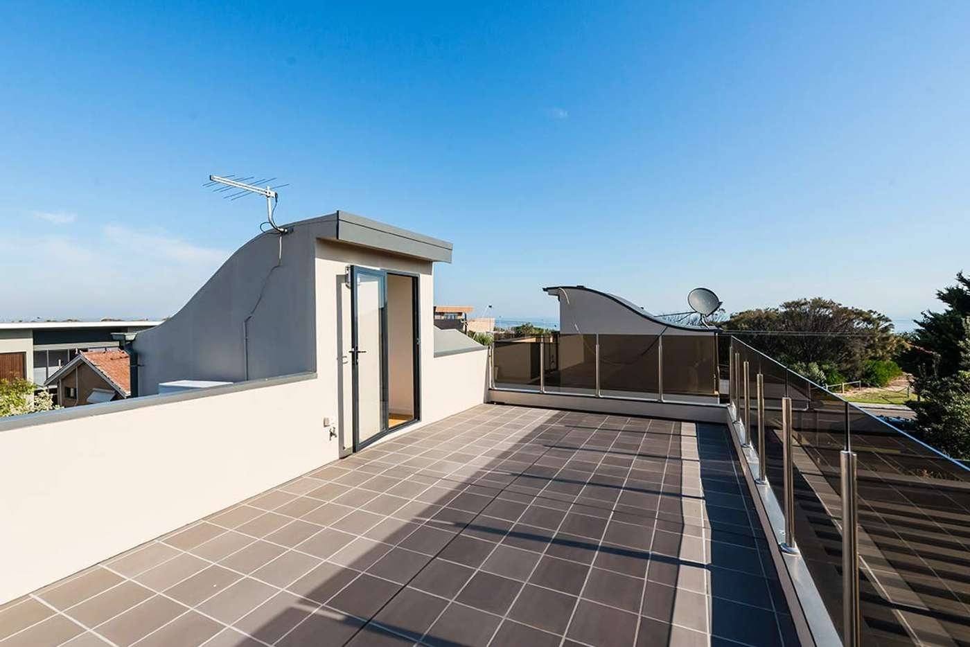 2/196 Beach Road, Mordialloc image 9