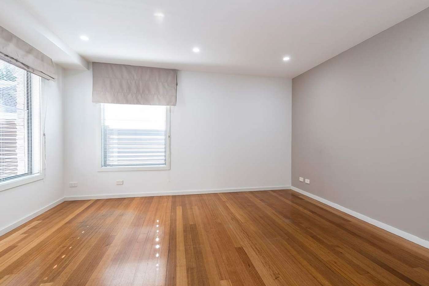 2/196 Beach Road, Mordialloc image 4