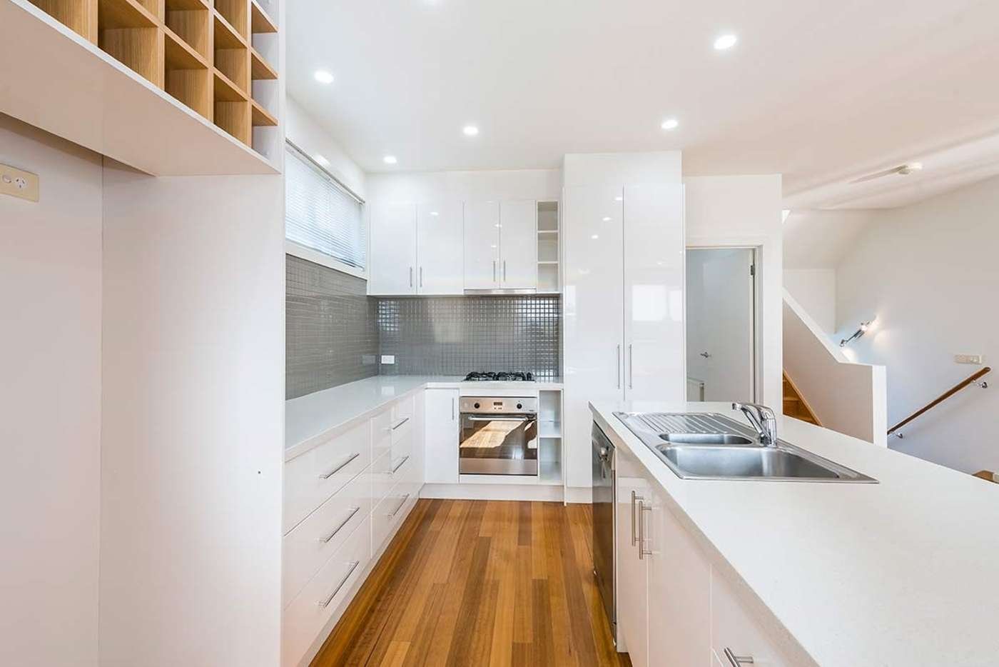 2/196 Beach Road, Mordialloc image 2