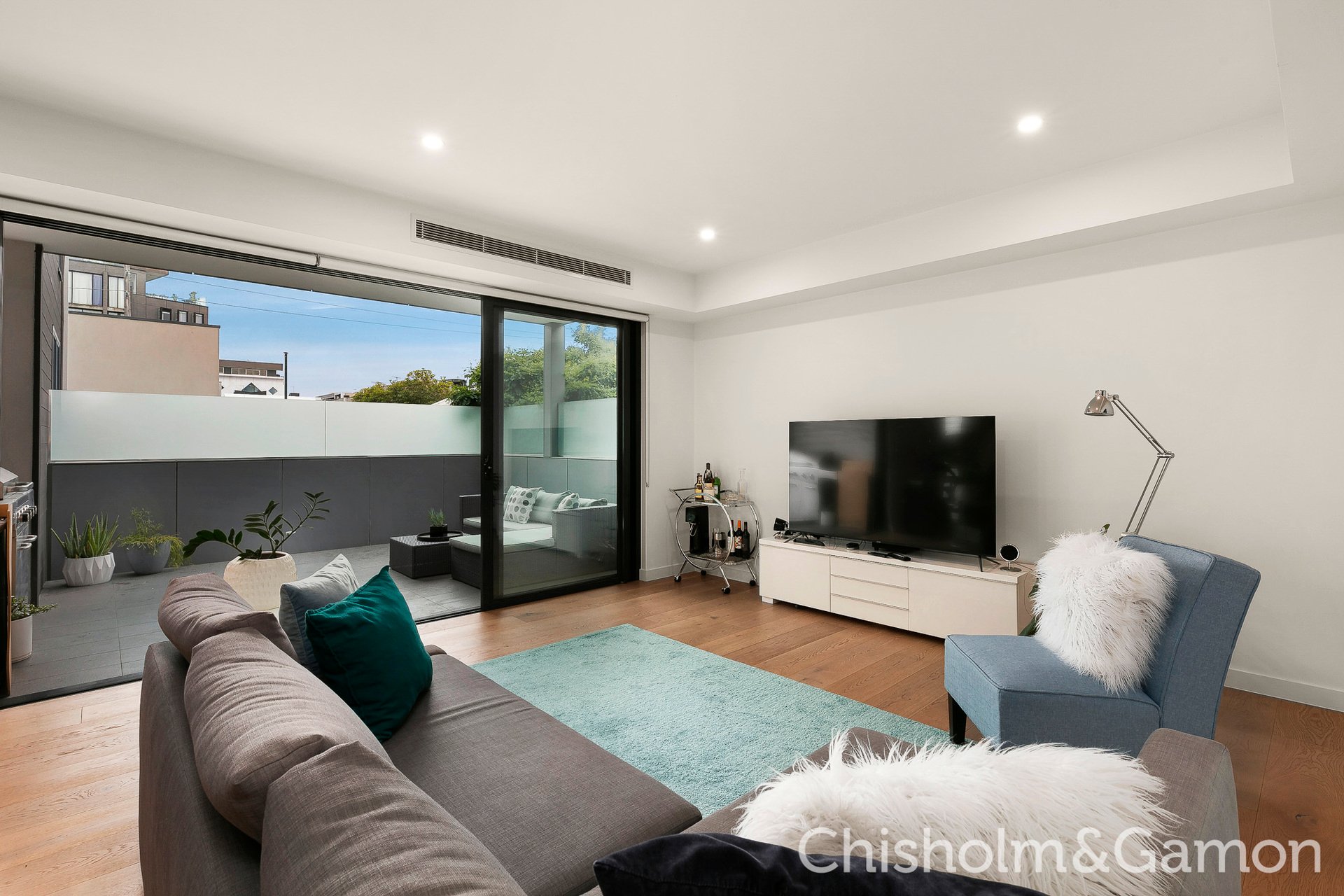 2/196 Graham Street, Port Melbourne image 1