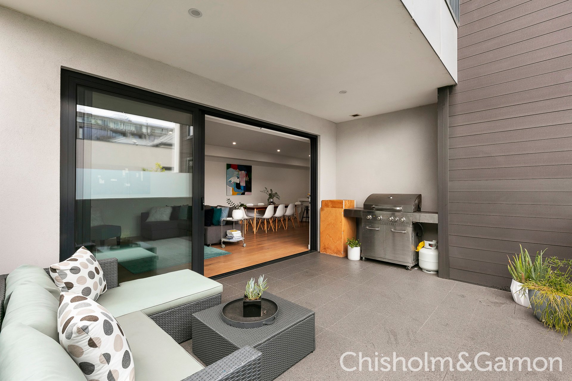 2/196 Graham Street, Port Melbourne image 3